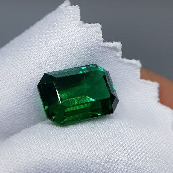 What a Colombian emerald certificate looks like?