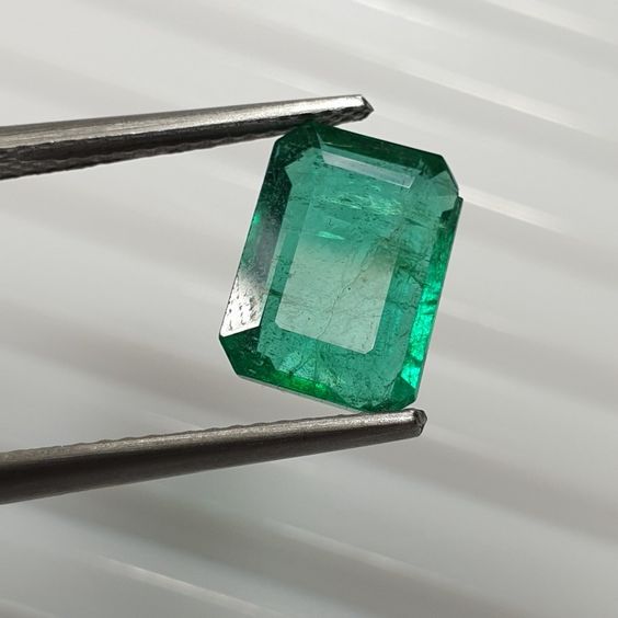 How do Colombian emeralds cut and polish?