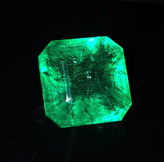 Types of damage to a Colombian emerald