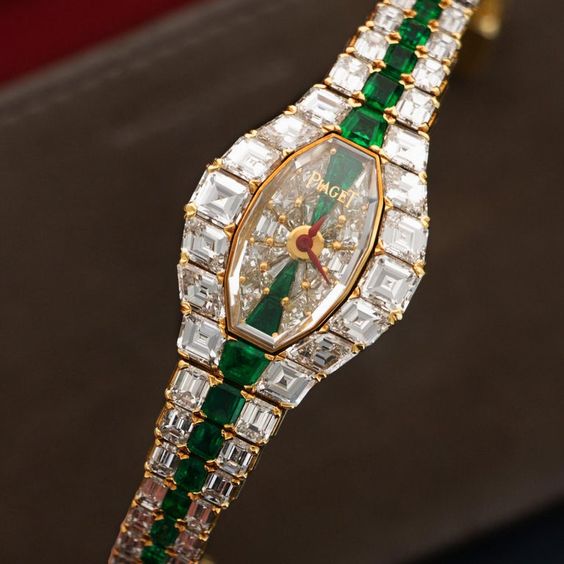 Luxury watchmaking with Colombian Emeralds