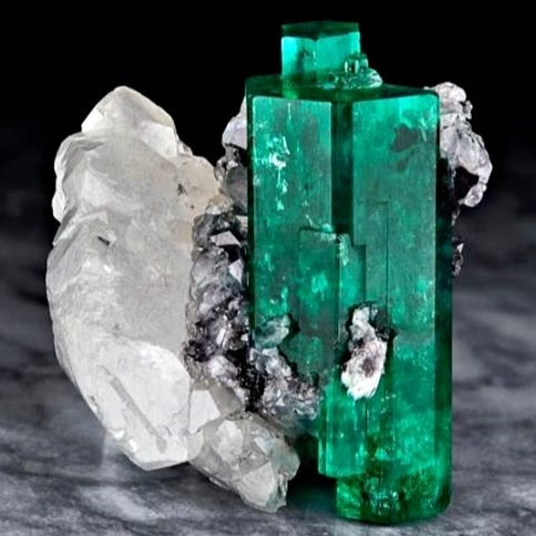 When not to cut a rough Colombian emerald?