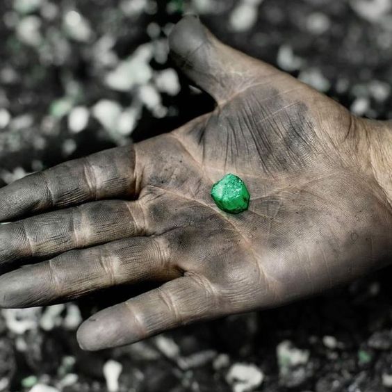 Colombian emeralds and the world that have unleashed wars