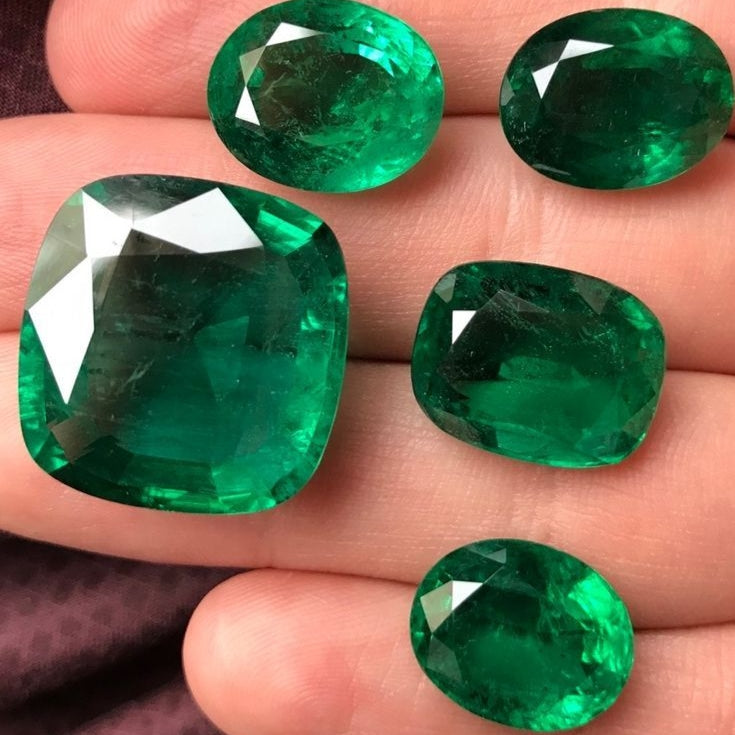 Which emerald is the Colombian or the African one better?
