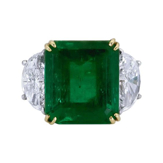 The most expensive Colombian emerald sold at auction