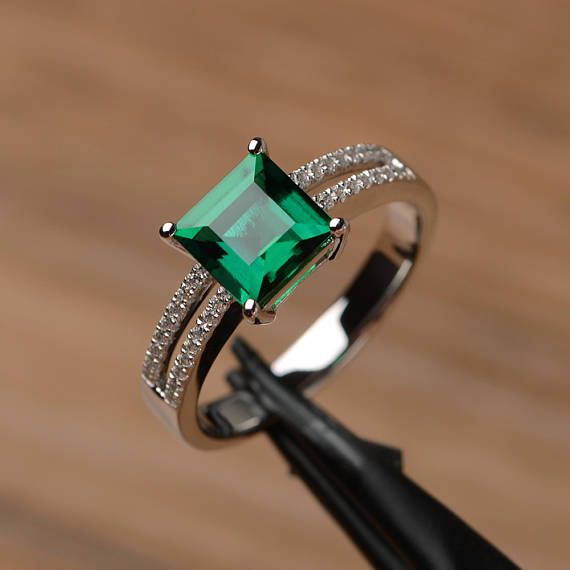 The Science Behind Emeralds: LAB-GROWN EMERALDS