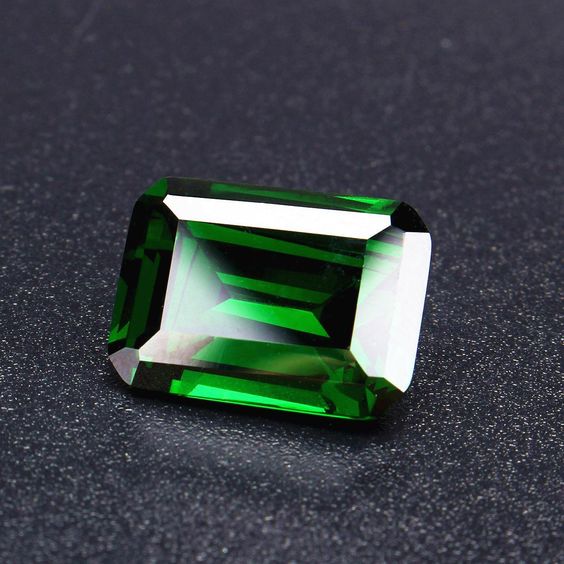 How to detect a fake Colombian emerald?