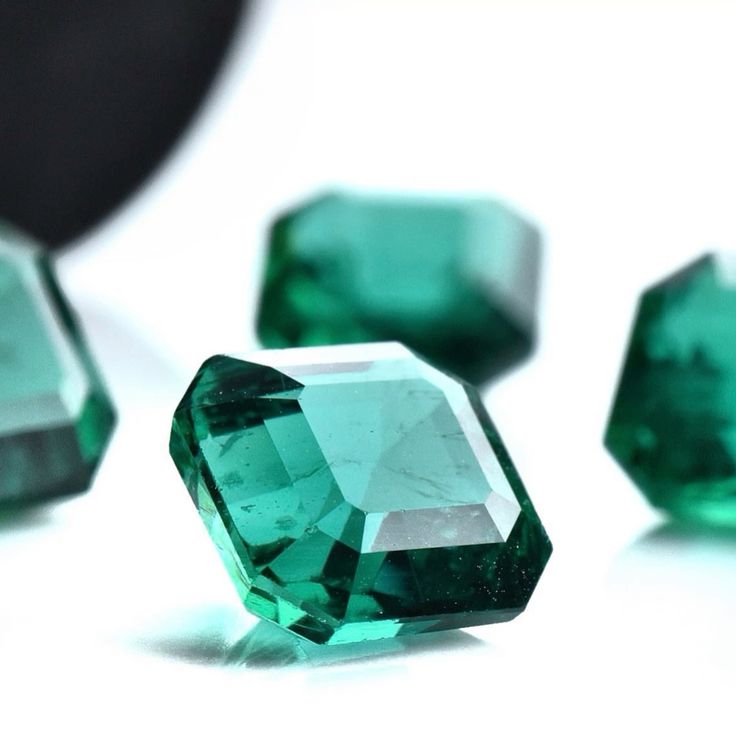 Reasons Why You Should Buy a Natural Emerald Instead of a Lab-Grown One