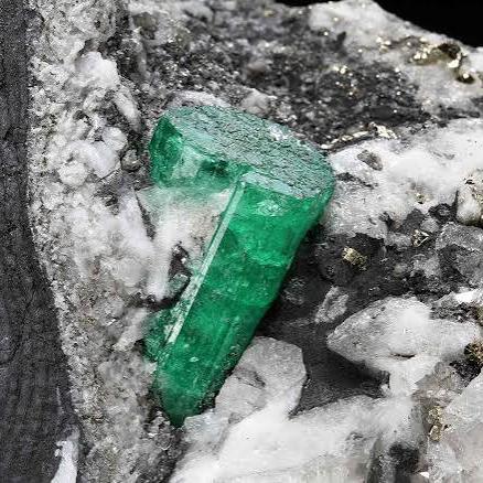 The Journey of a Colombian Emerald: From Rock to Jewelry
