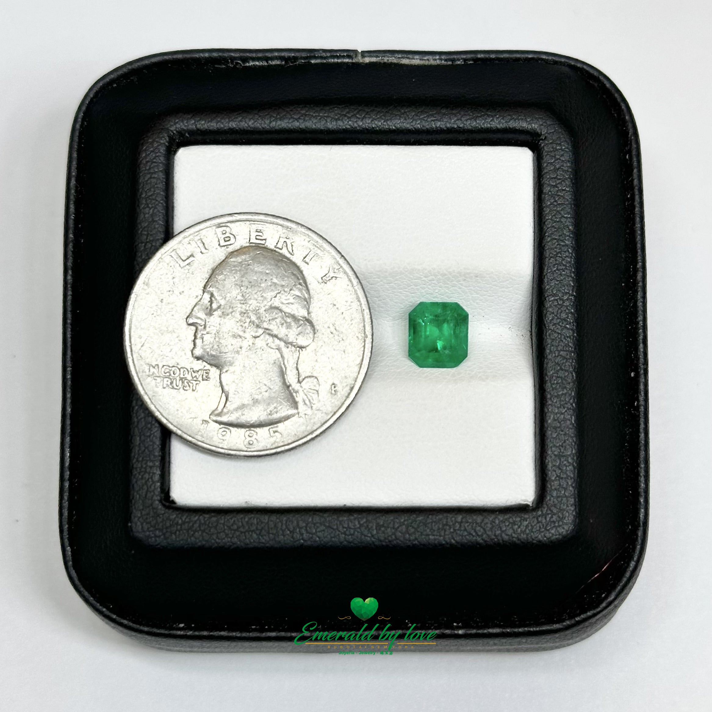 1.07 ct Emerald-Cut Vivid Green Emerald with Elegant Cut Corners