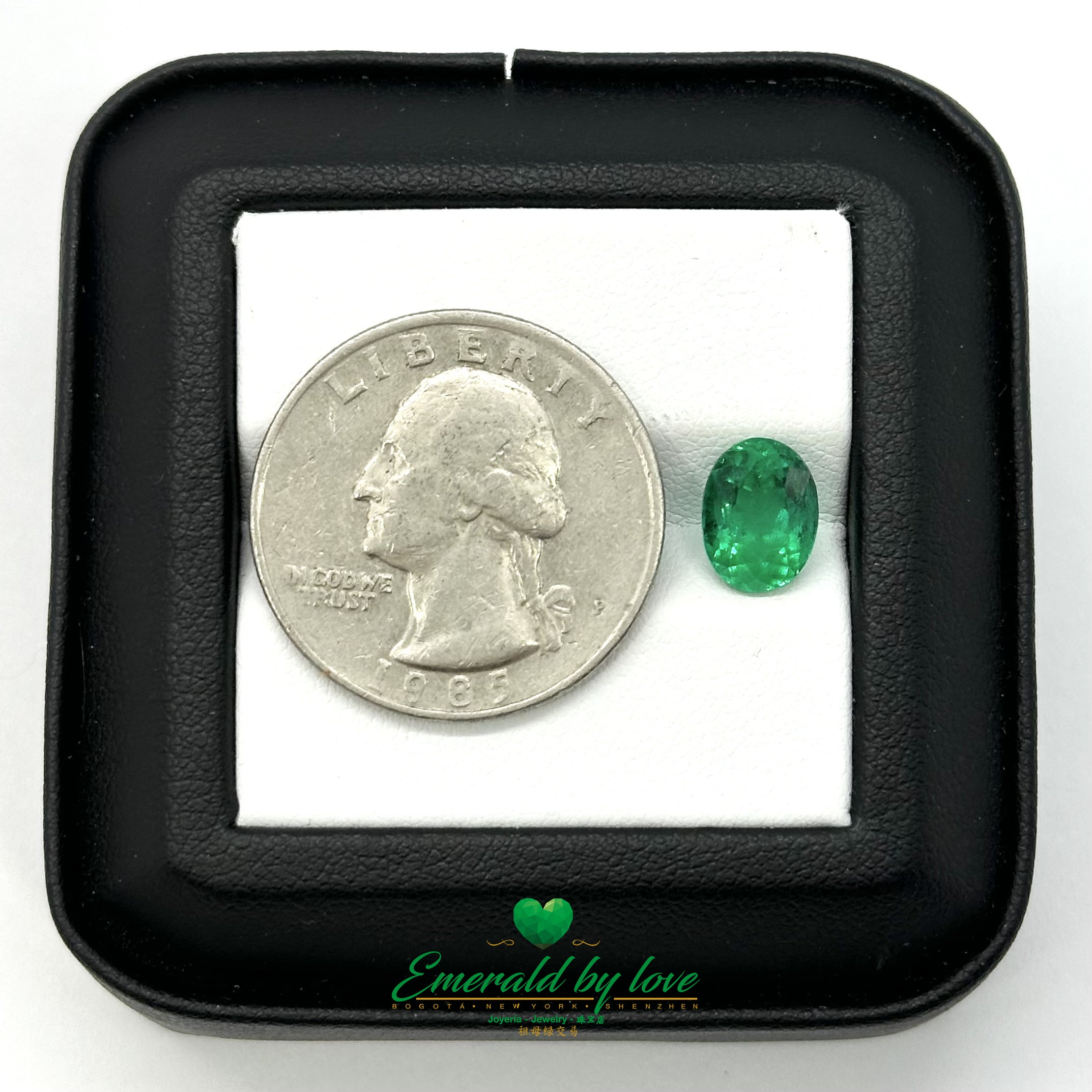 Vivid green Colombian emerald with 1.98 carats, oval cut and high transparency