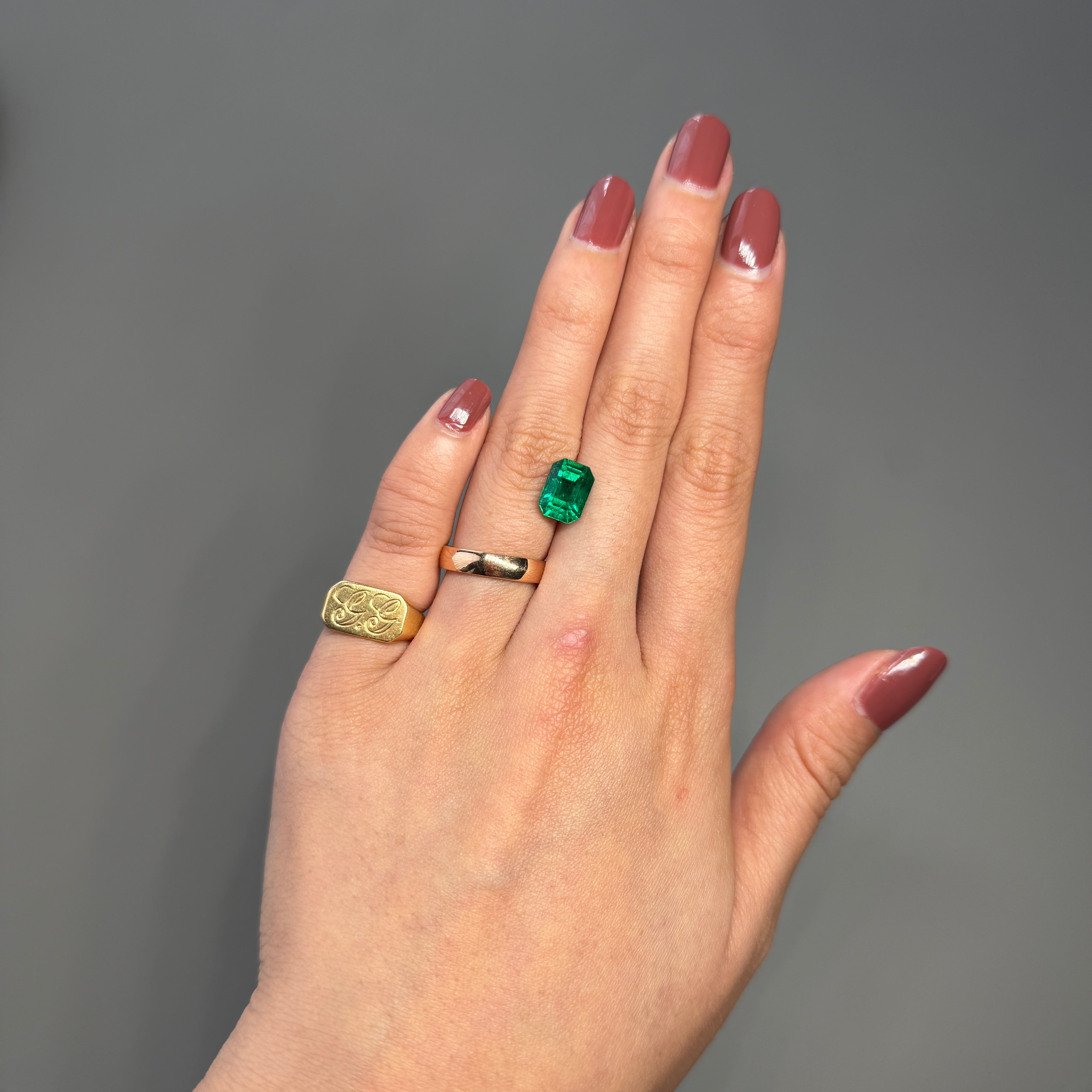 Elegant 2.52 Carat Loose Colombian Emerald Fine Jewelry Grade Gem