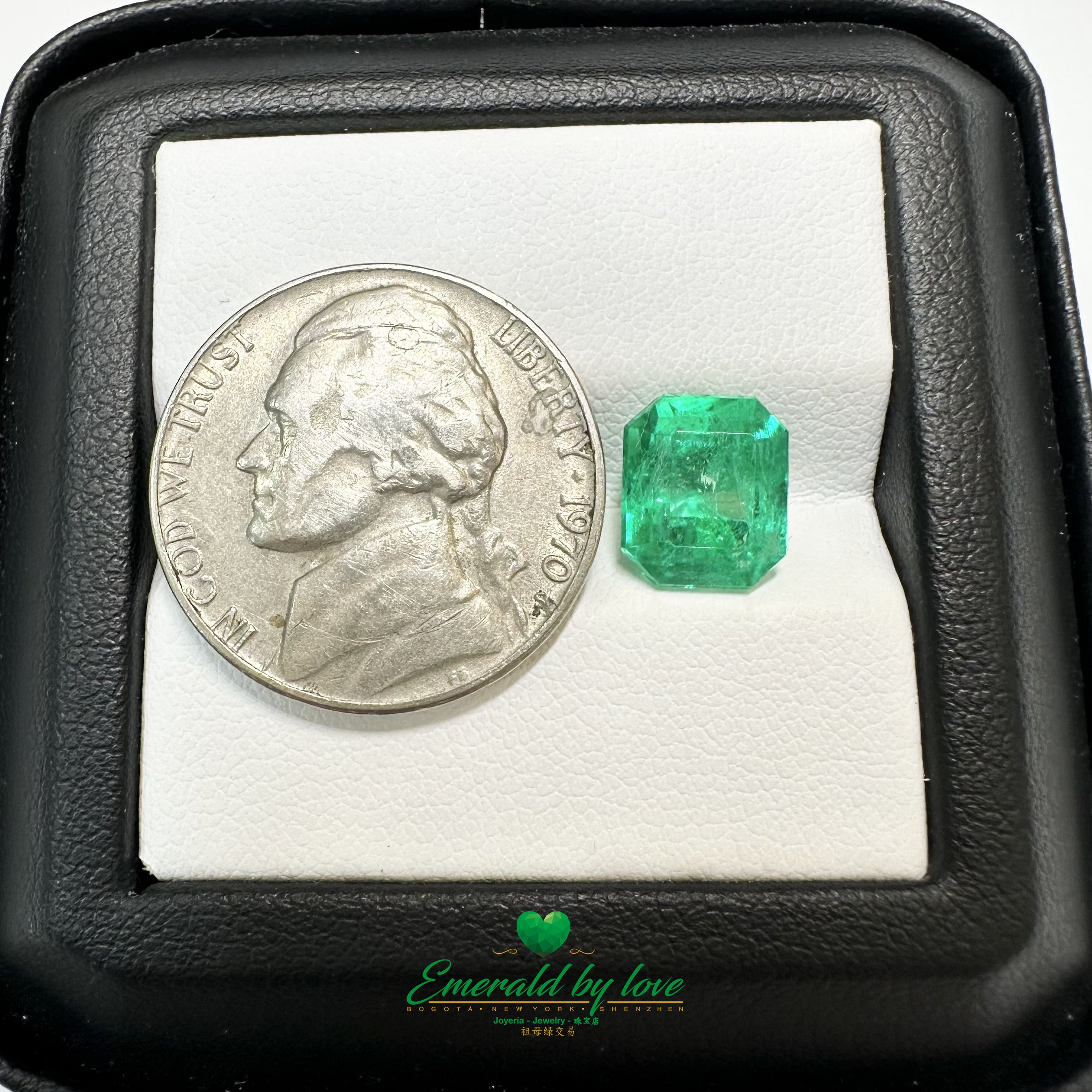 Exquisite 3.02-carat square-shaped Colombian Emerald