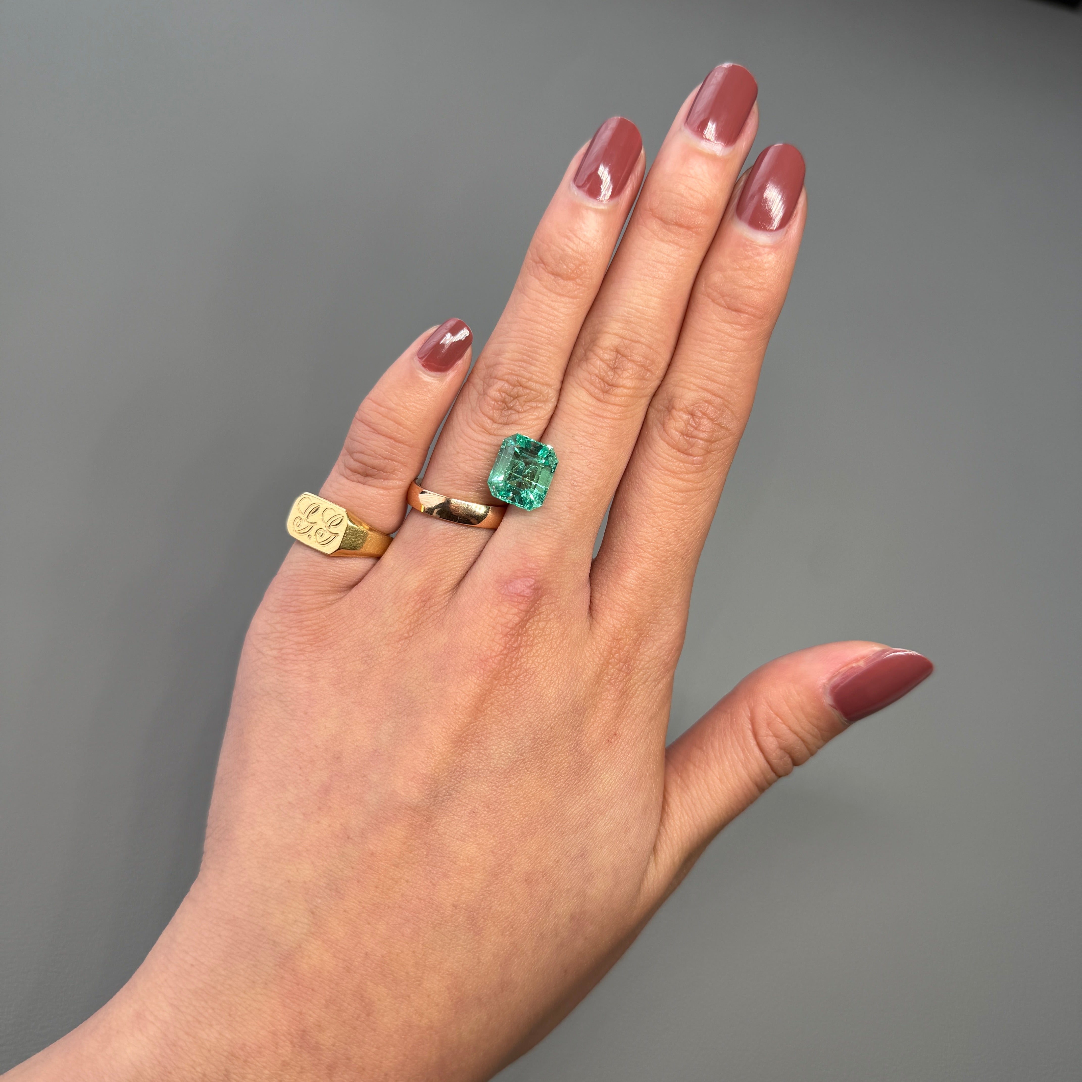 4.99 Carat Colombian Emerald Alpine Green – High Clarity Gemstone from Western Mines