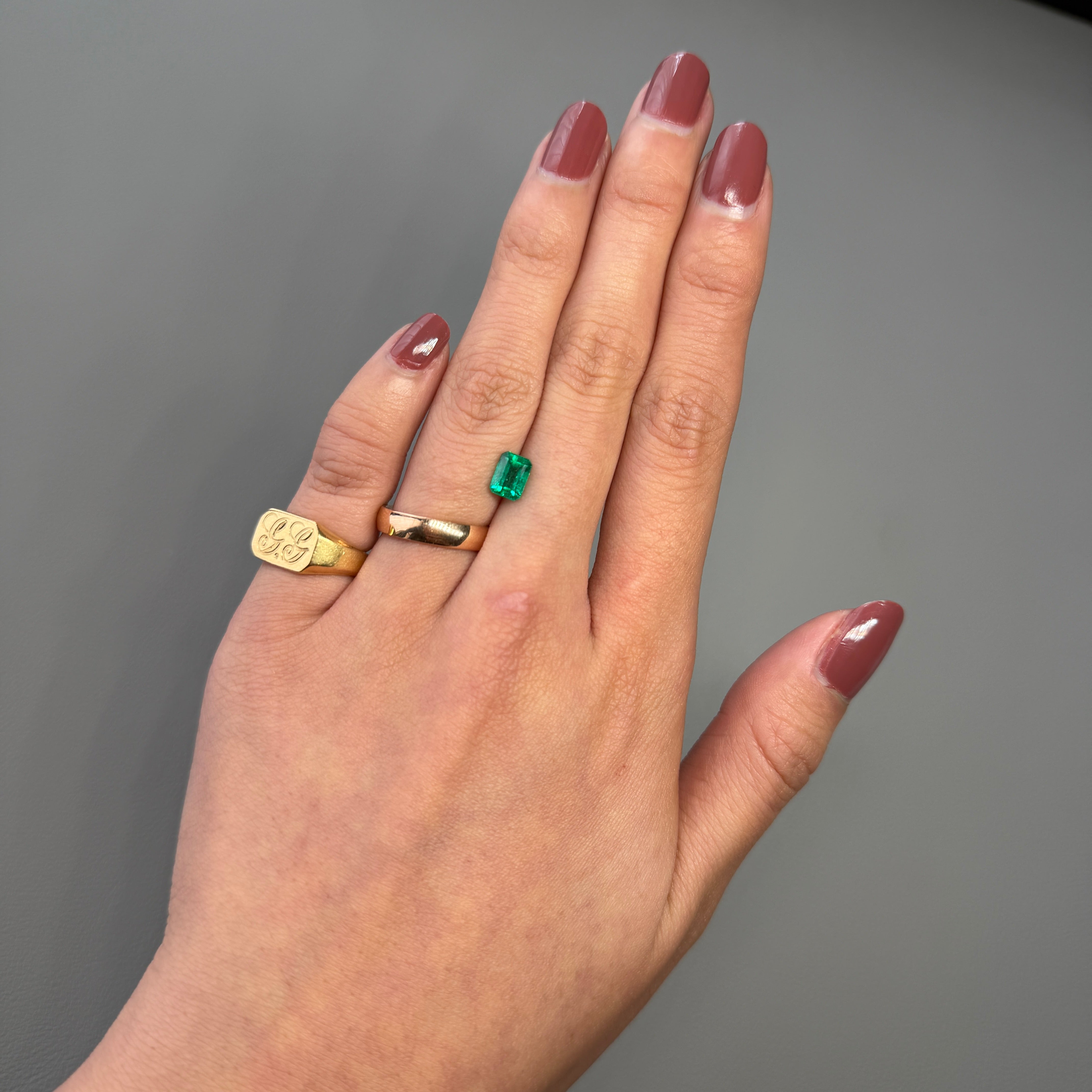 0.98 Ct Colombian Emerald – Vivid Green Rectangular Gemstone of Timeless Elegance