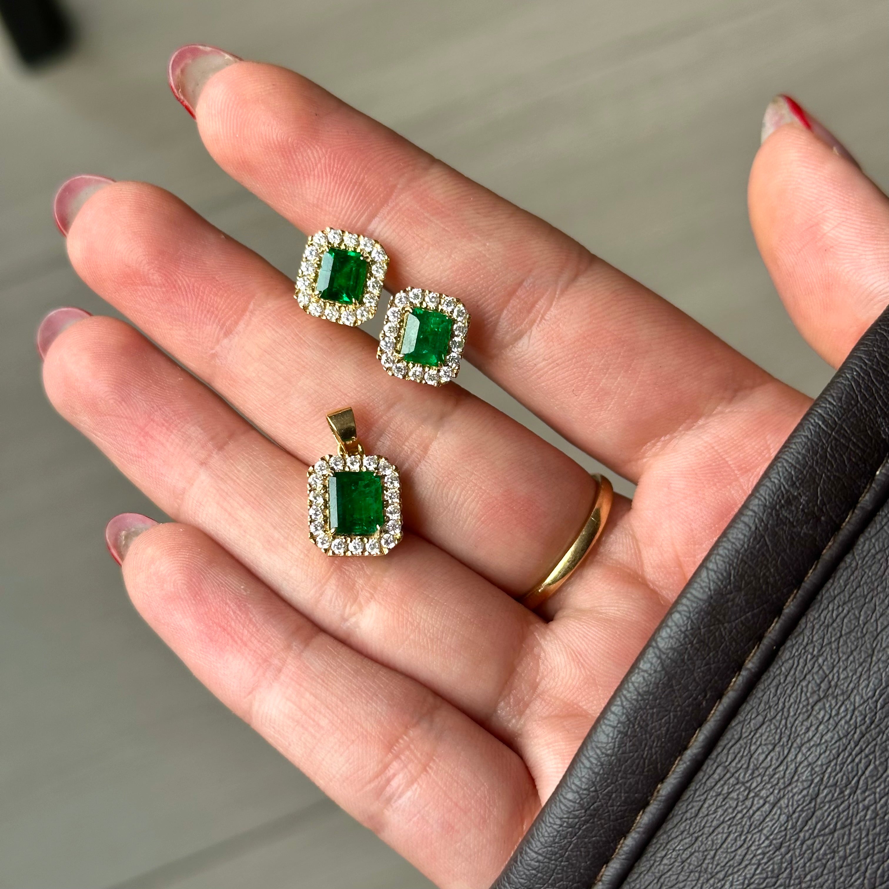 Luxury Emerald-Cut Colombian Emerald Pendant & Earrings Set with Diamond Cluster Setting