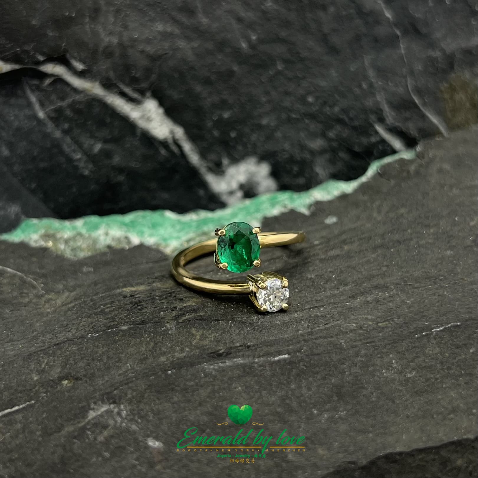 Celebrate the energy of life through a radiant emerald.
Celebra la energía de la vida con una esmeralda radiante.
