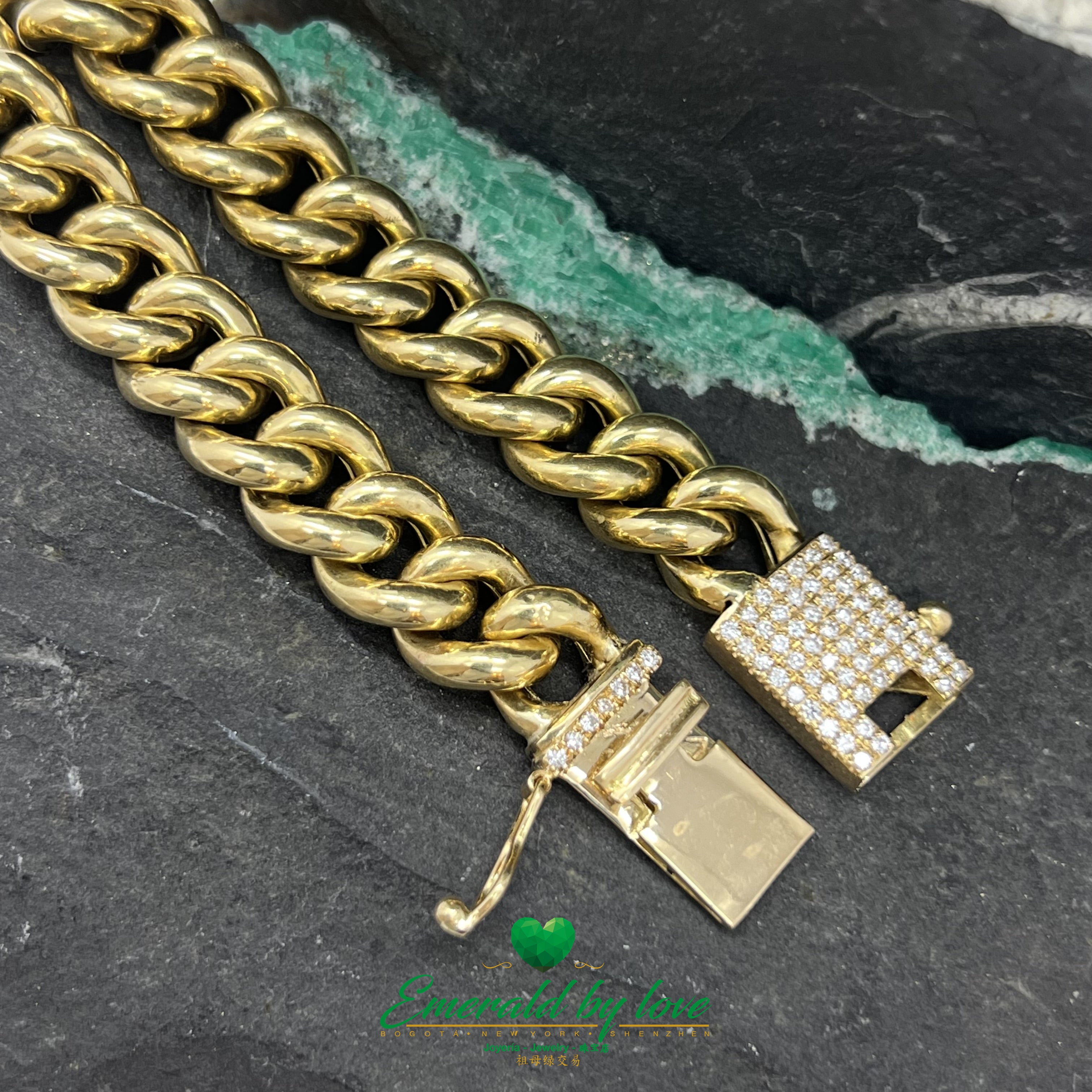 18K Yellow Gold Bracelet with Diamond Clasp