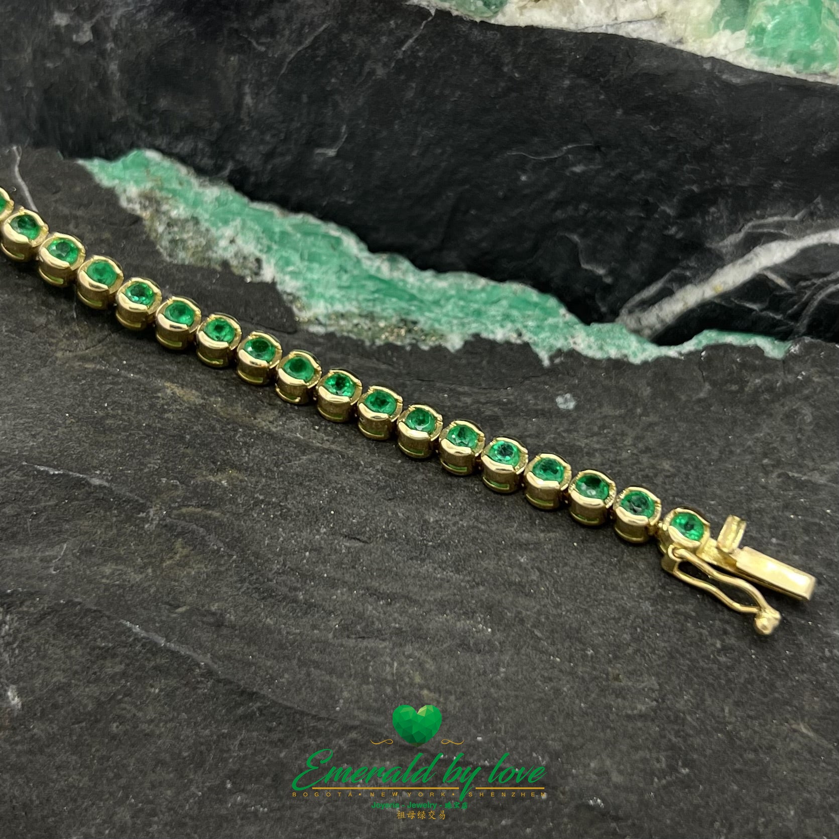 Yellow Gold Colombian Round Emerald Bezel-Set Bracelet