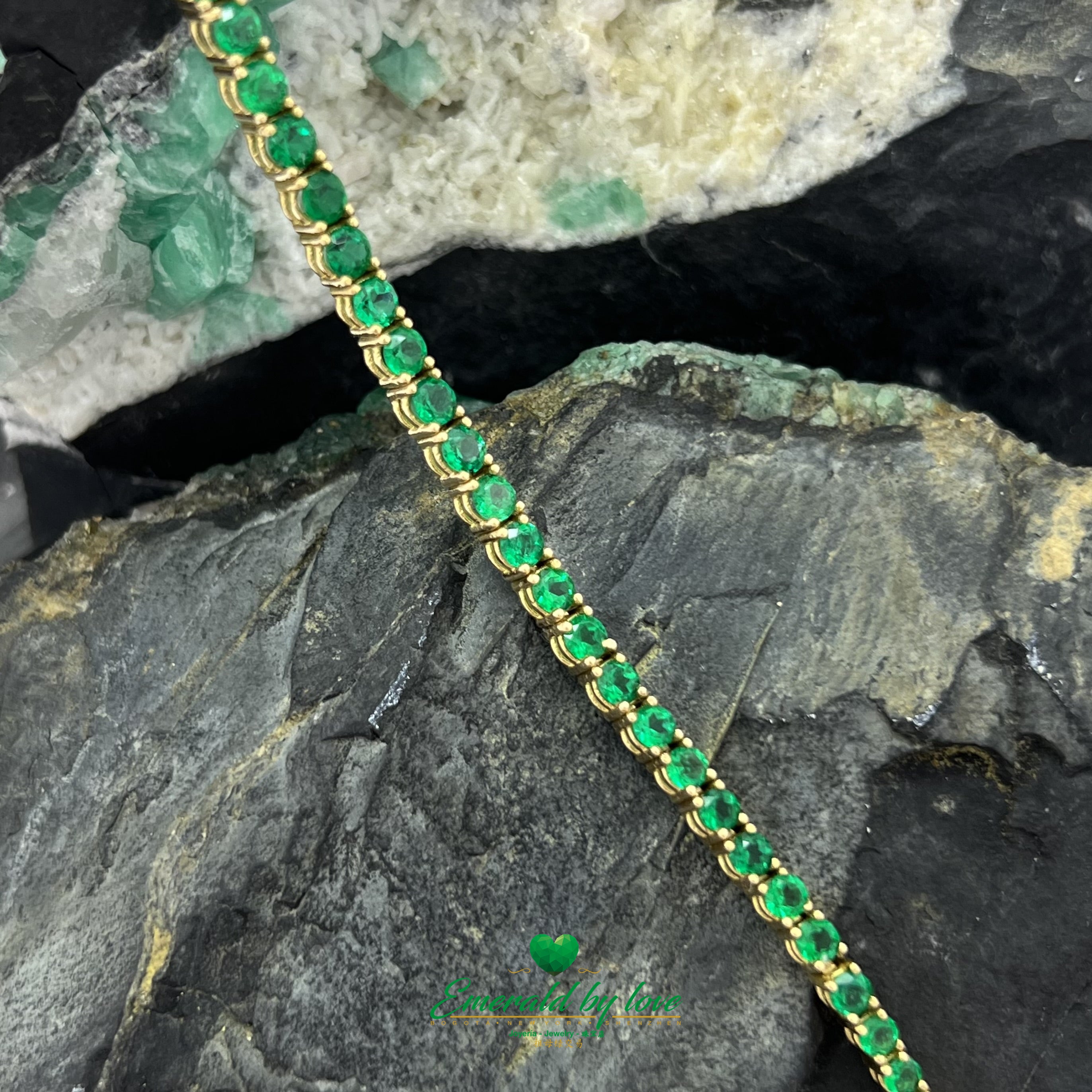 Stunning Yellow Gold Bracelet with Premium Round Emeralds and Diamond-Accented Clasp