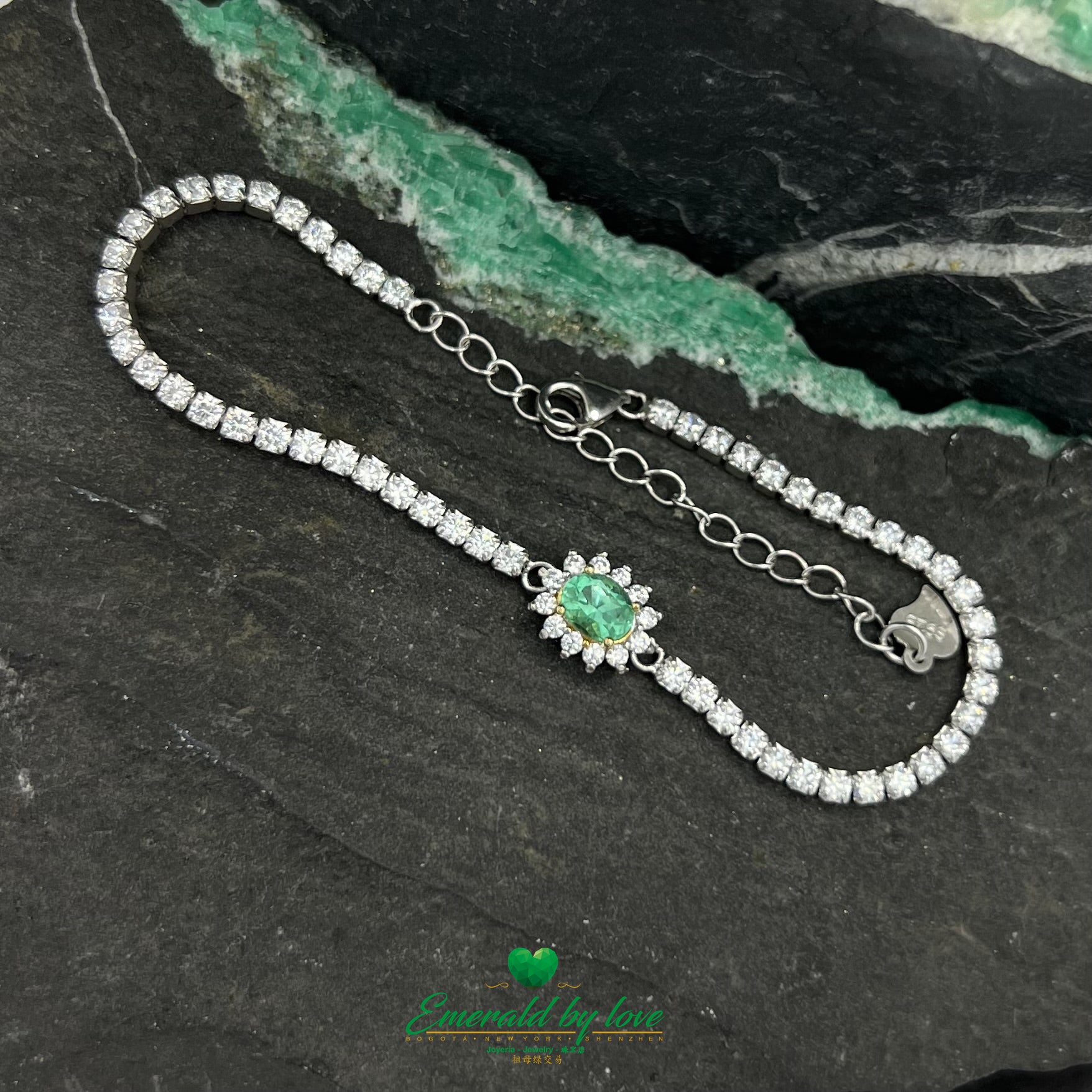 Emerald Flower Crystal Bracelet: Sparkling Elegance