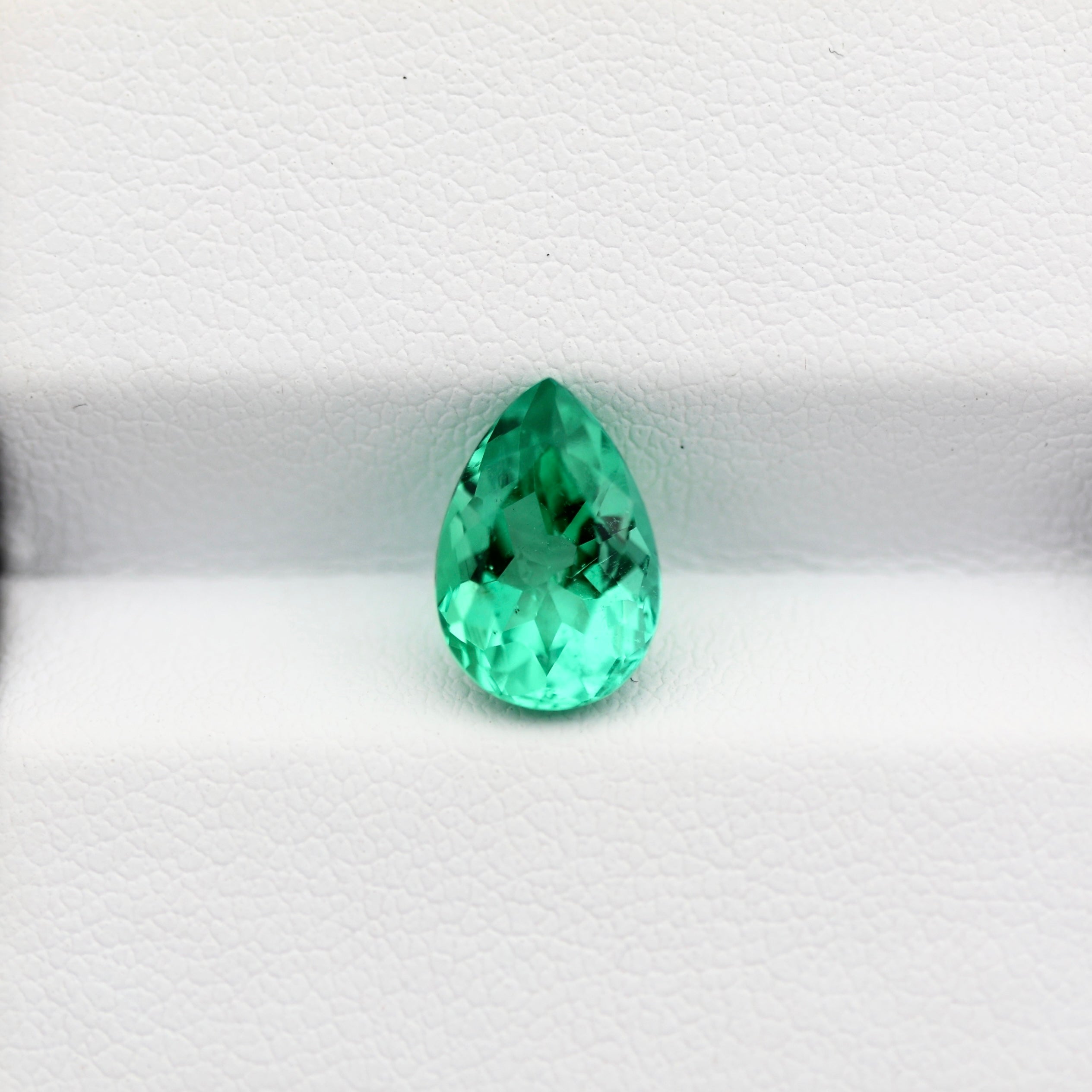Minor oil 1.87 ct crystal emerald 