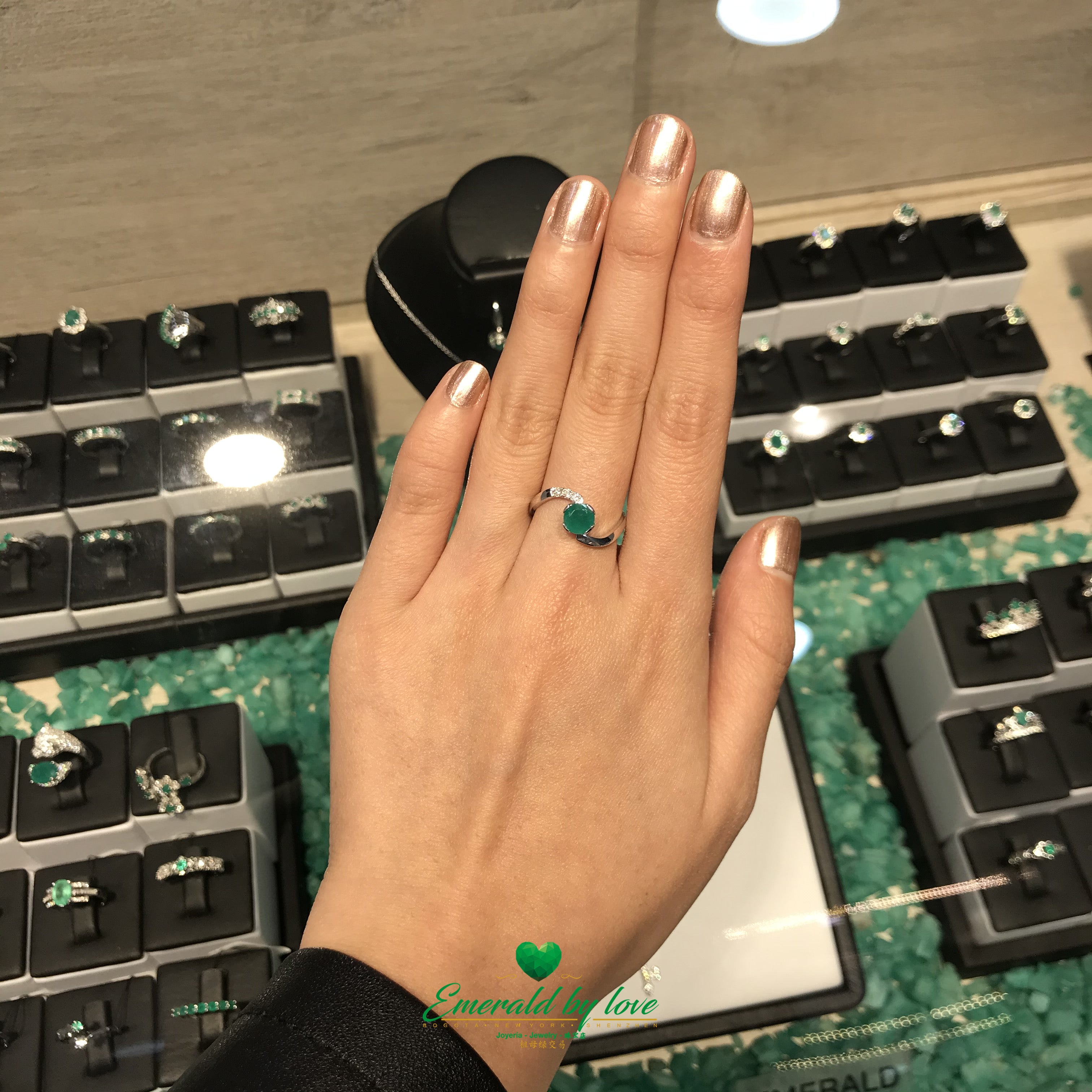 Timeless design with a Colombian emerald set in 18k gold — pure perfection.