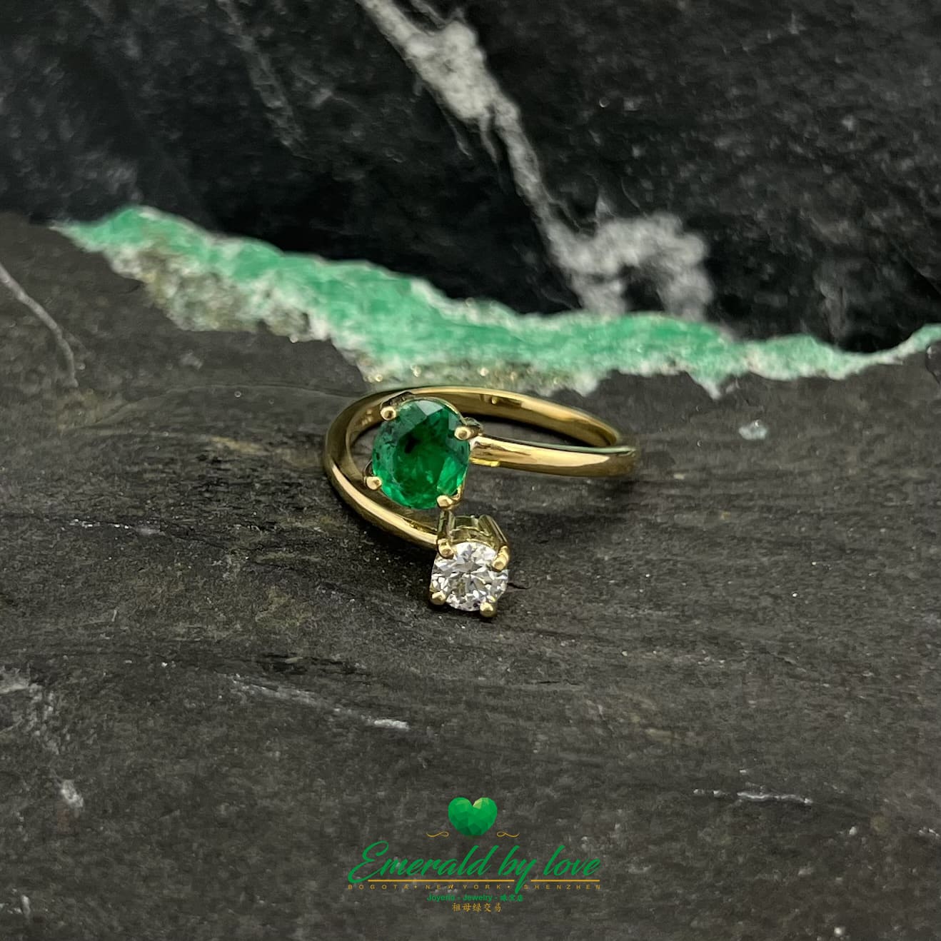A ring that expresses clarity and emotion with Colombian essence.
Un anillo que expresa claridad y emoción con esencia colombiana.