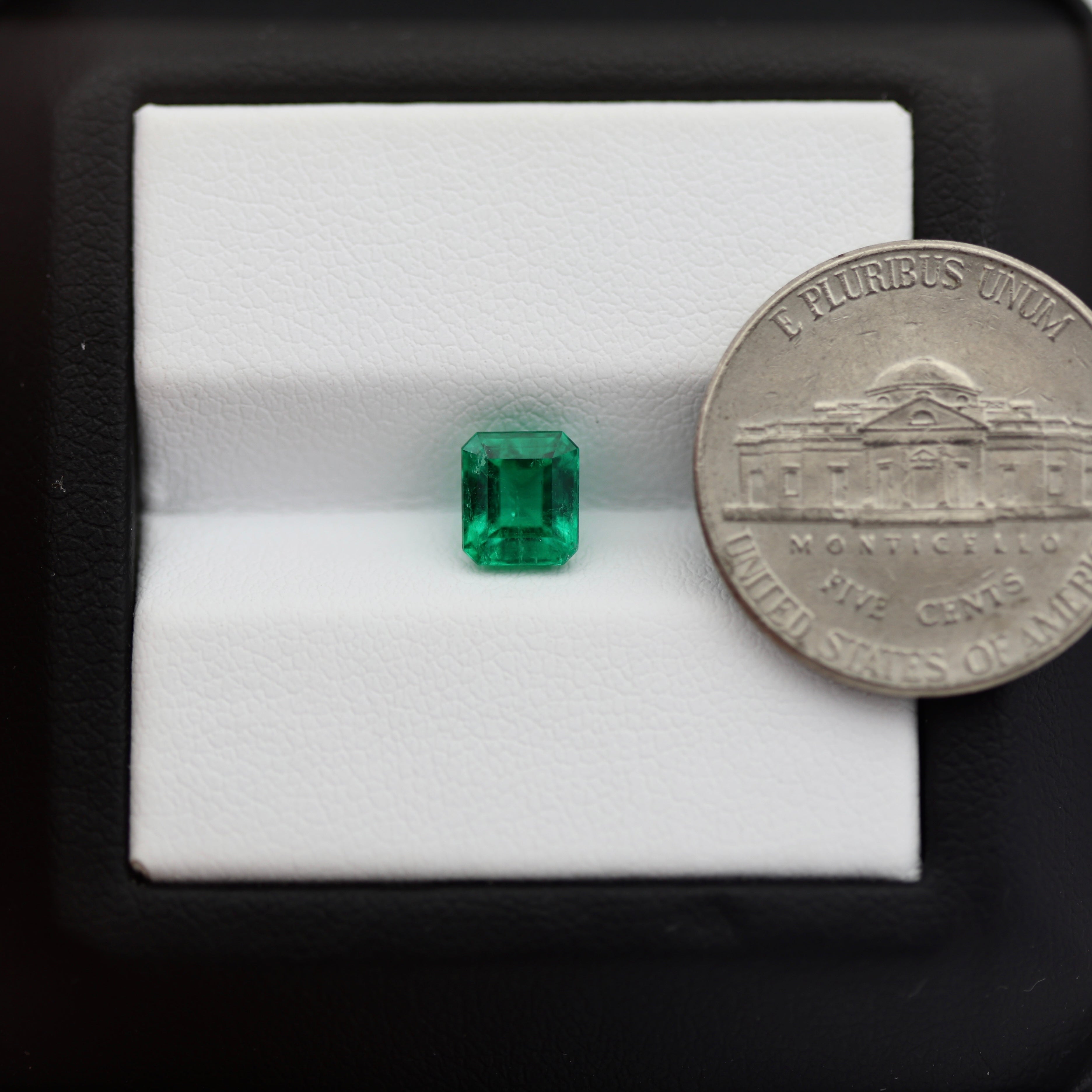 Coin with emerald 1.08 ct