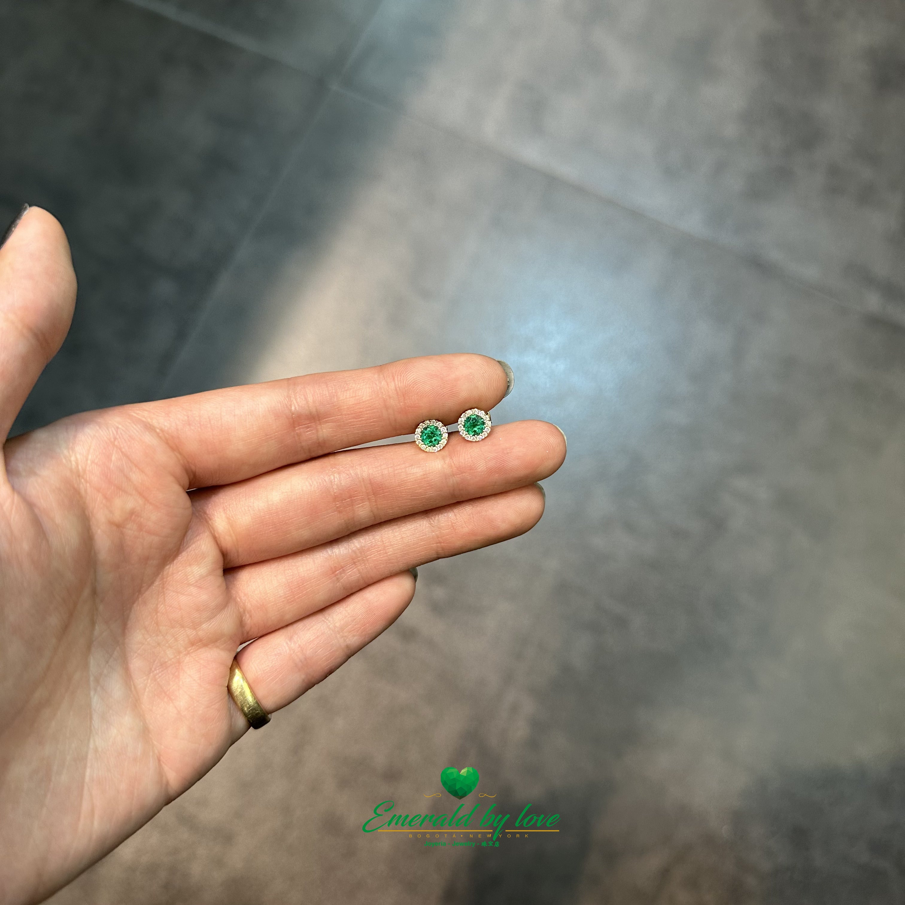 Colombian Emerald Cluster Setting with Natural Diamonds in 18K Yellow Gold