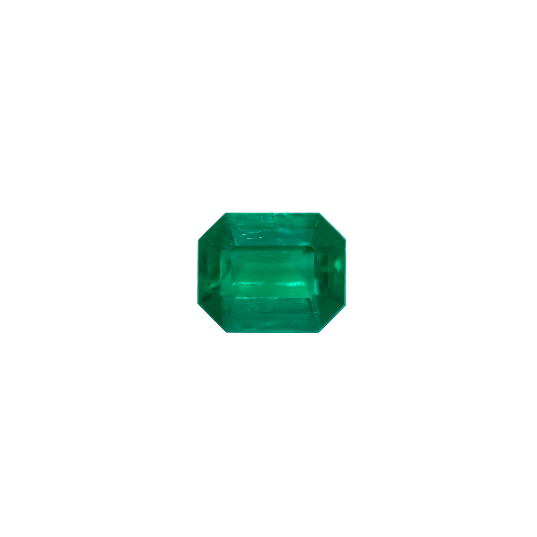 Horizontal view of colombian emerald 0.70 ct 