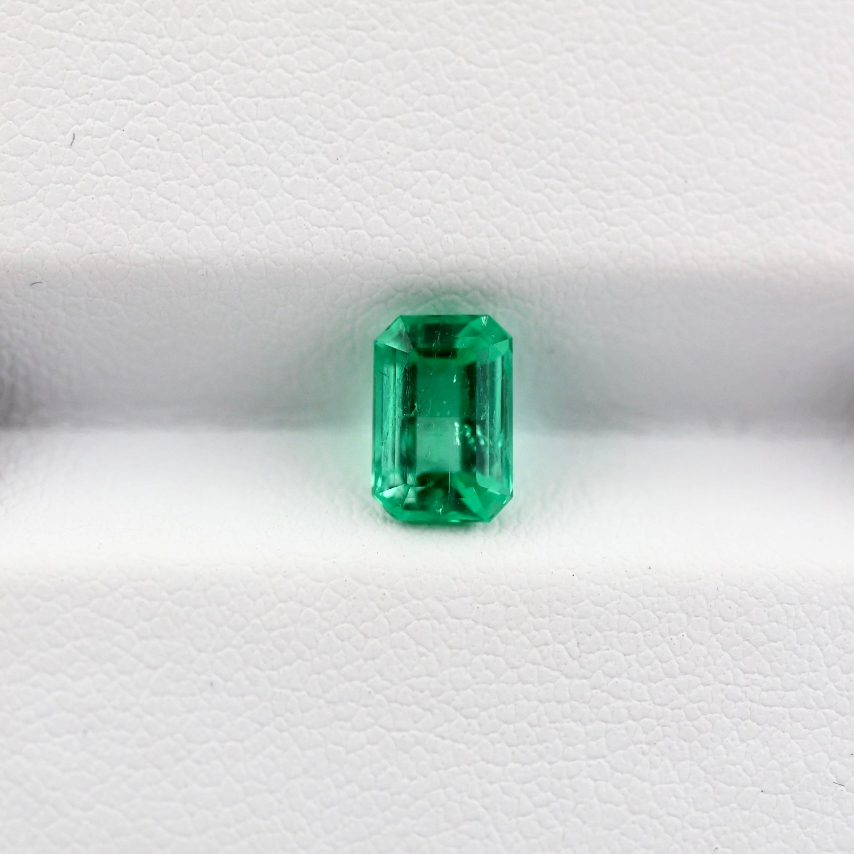 Immaculate 1.08 carats Loose Colombian Emerald Natural Certified Gemstone