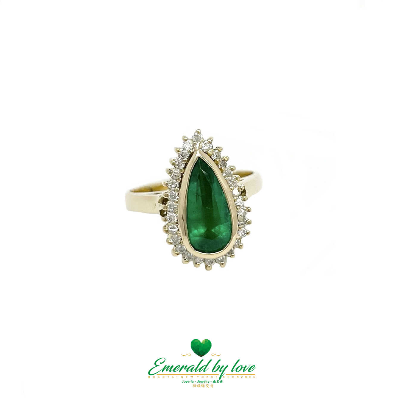 A touch of green magic and gold elegance for everyday luxury.