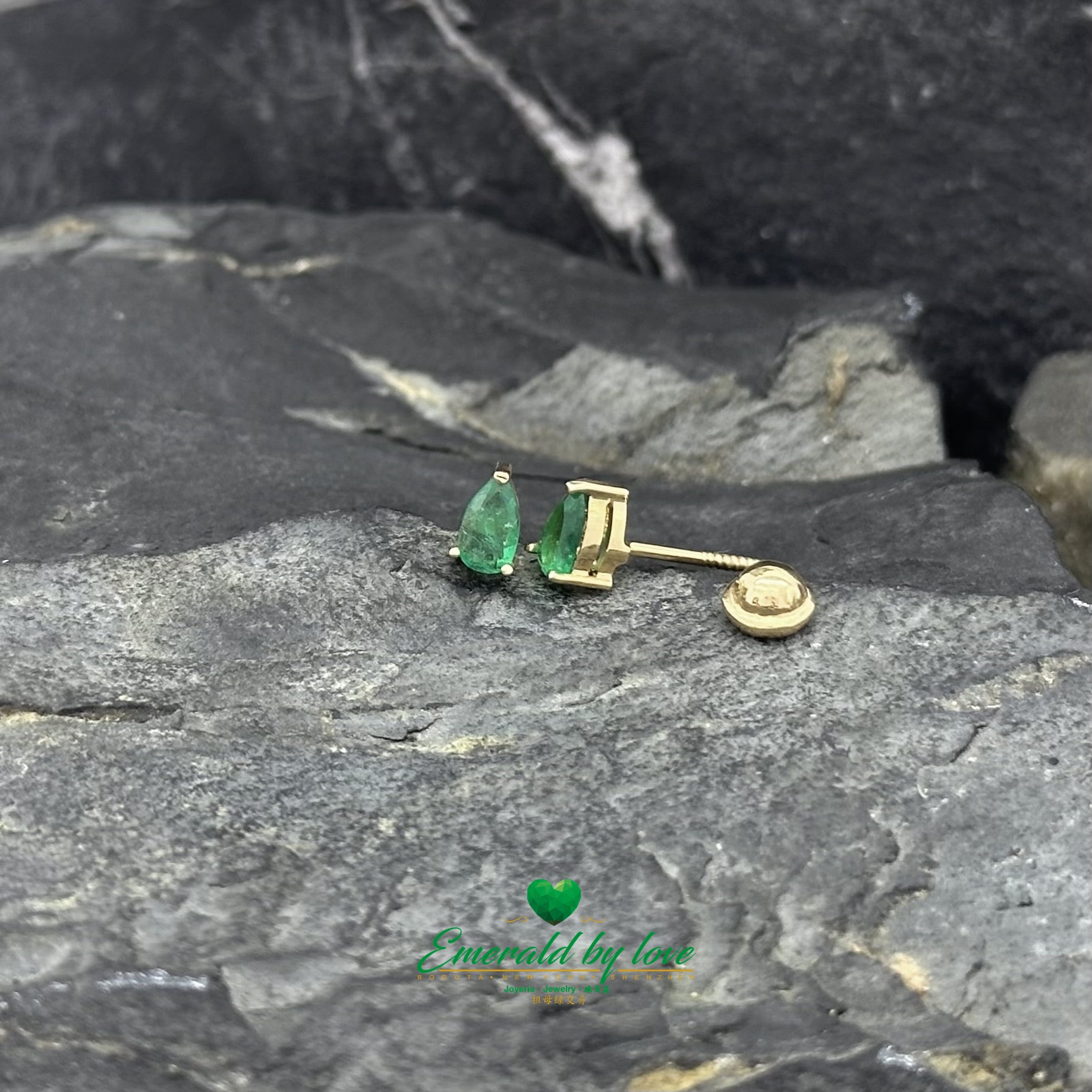 Yellow Gold Studs with Teardrop Emeralds in Three Prongs