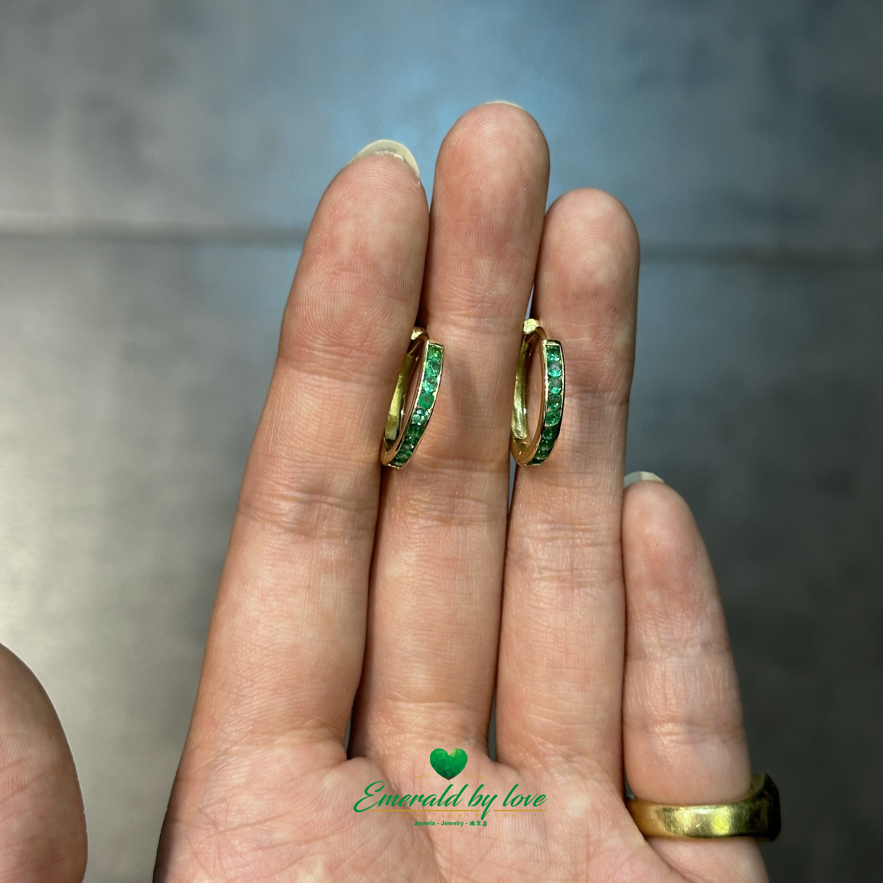 Spectacular Yellow Gold Hoops with Round Emeralds in Bezel-Set Infinity Style