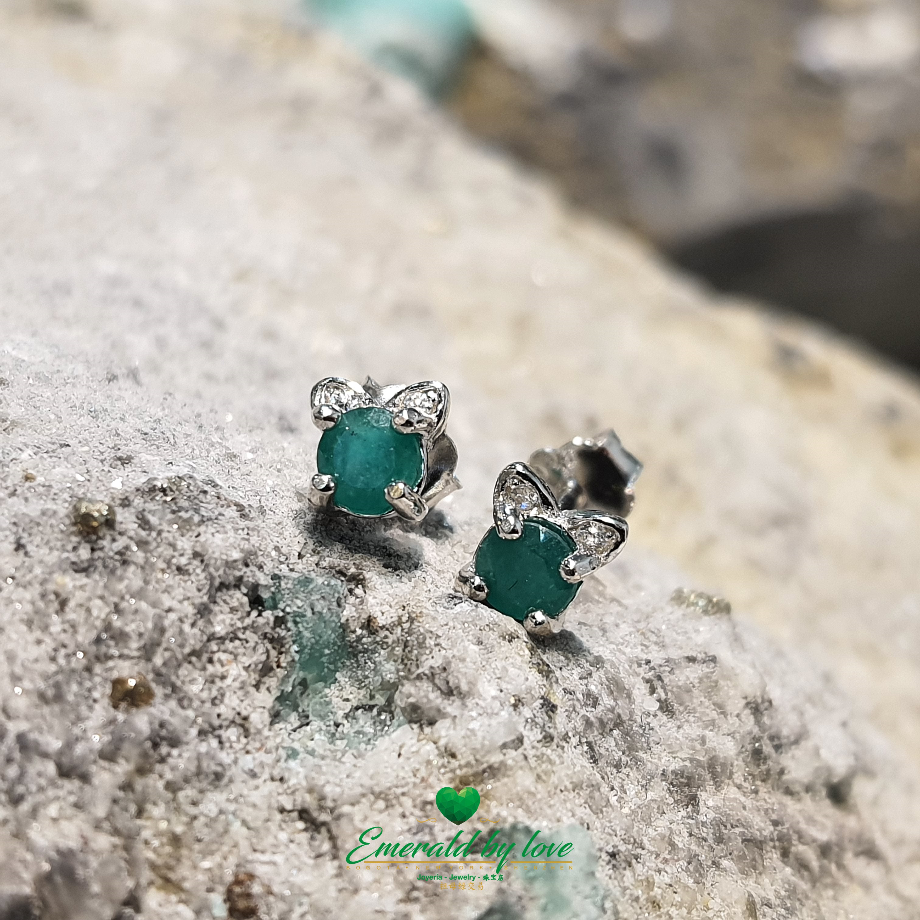 925 Silver Earrings with Colombian Emeralds: Feline Elegance in Cat Design