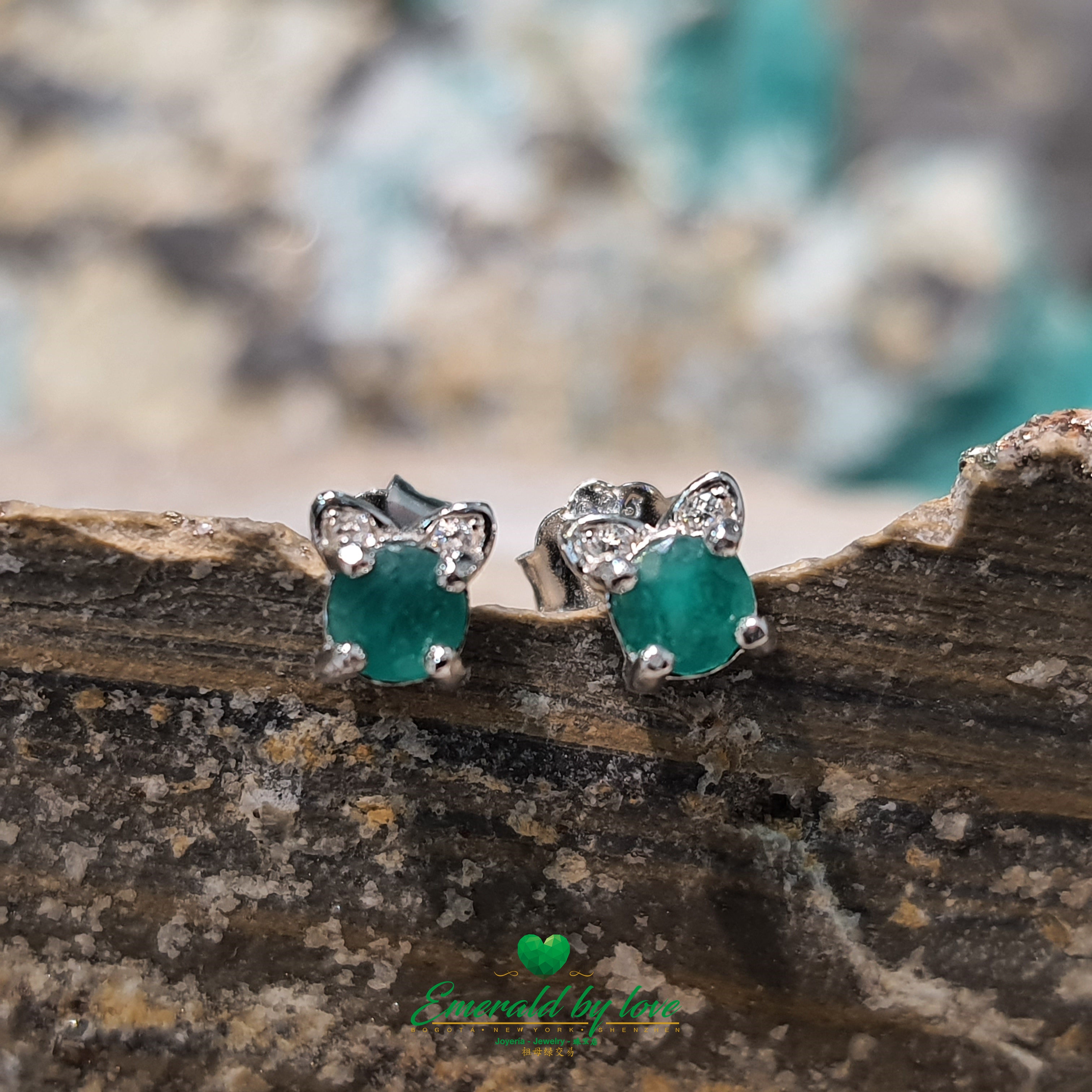 925 Silver Earrings with Colombian Emeralds: Feline Elegance in Cat Design