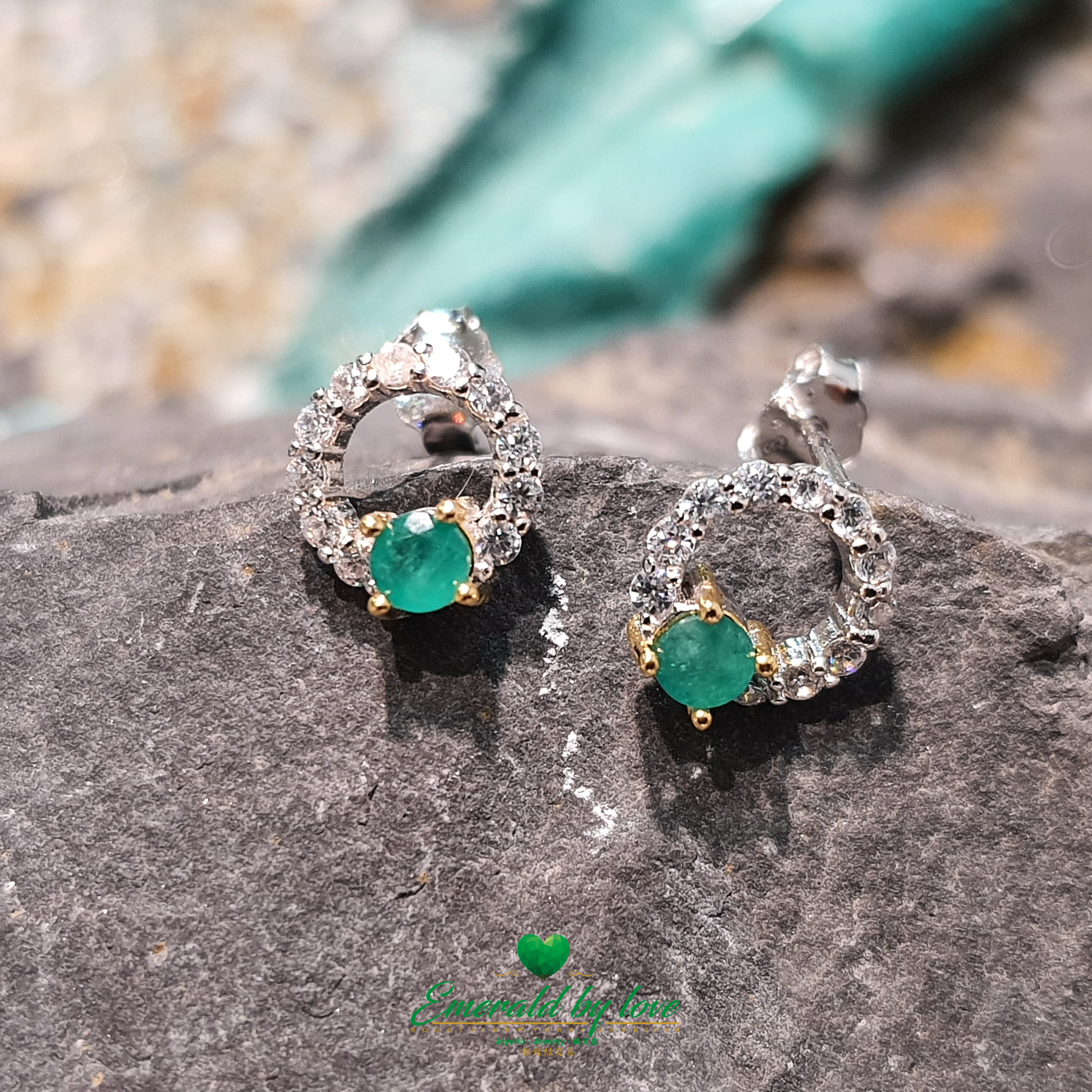 Boucles d’oreilles circulaires modernes en argent avec émeraudes colombiennes rondes