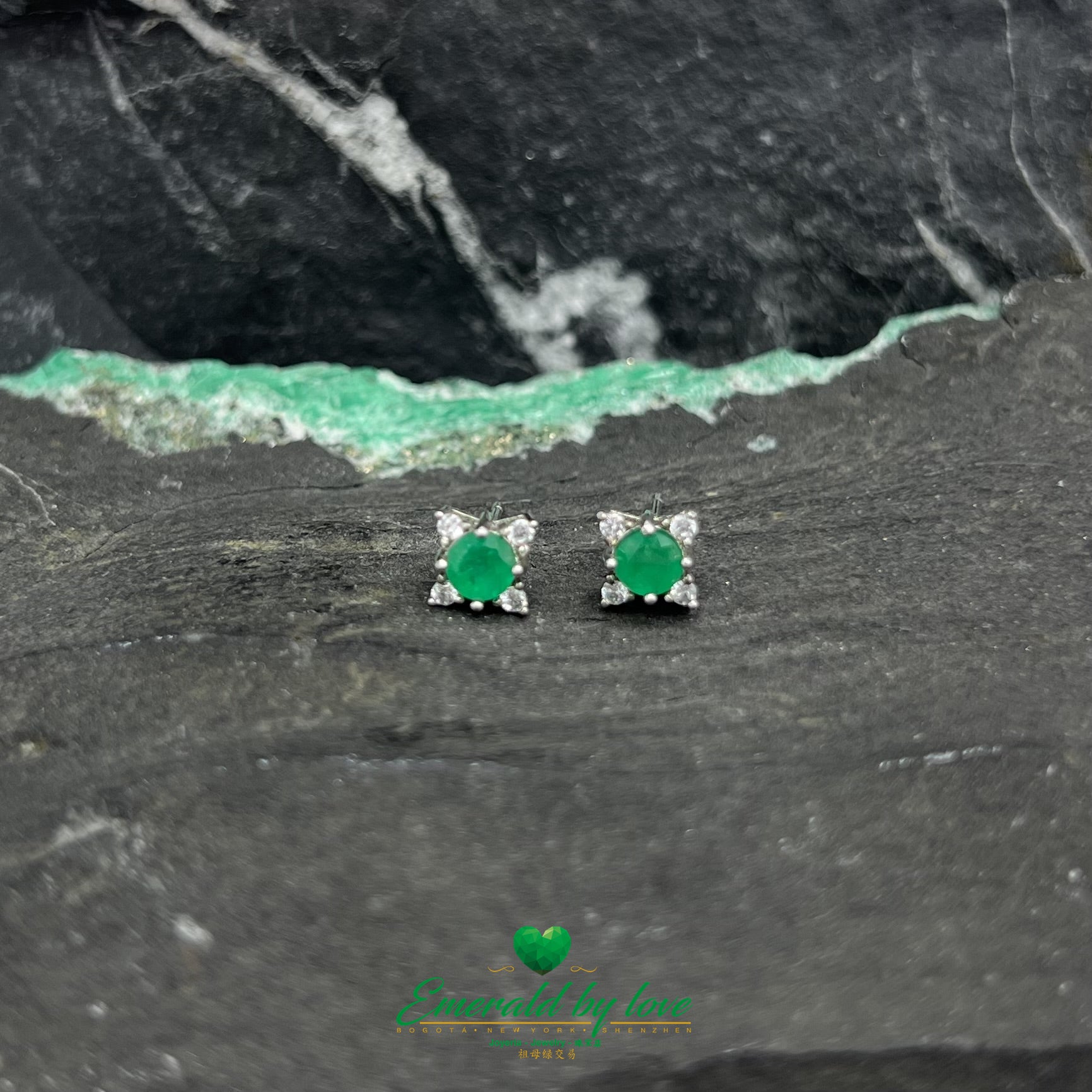 Sterling Silver Four-Point Design Earrings with Central Emerald