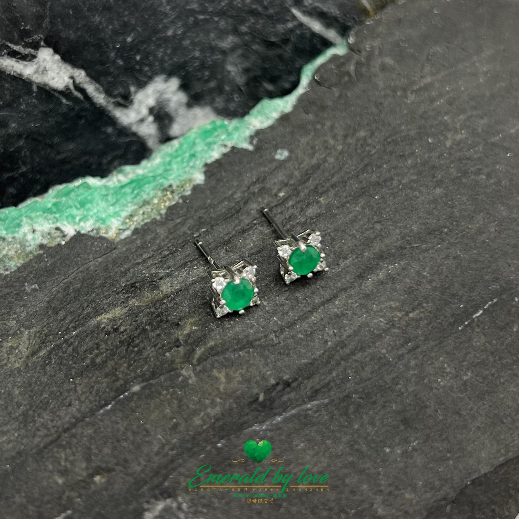 Sterling Silver Four-Point Design Earrings with Central Emerald