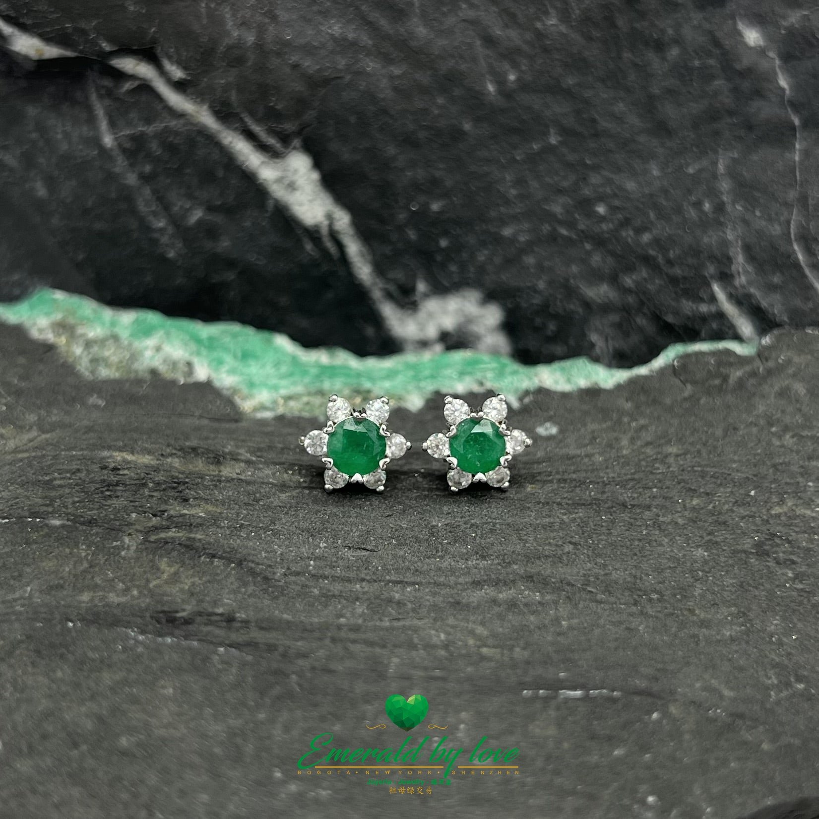 Six-Petal Silver Flower Earrings with Round Central Emerald