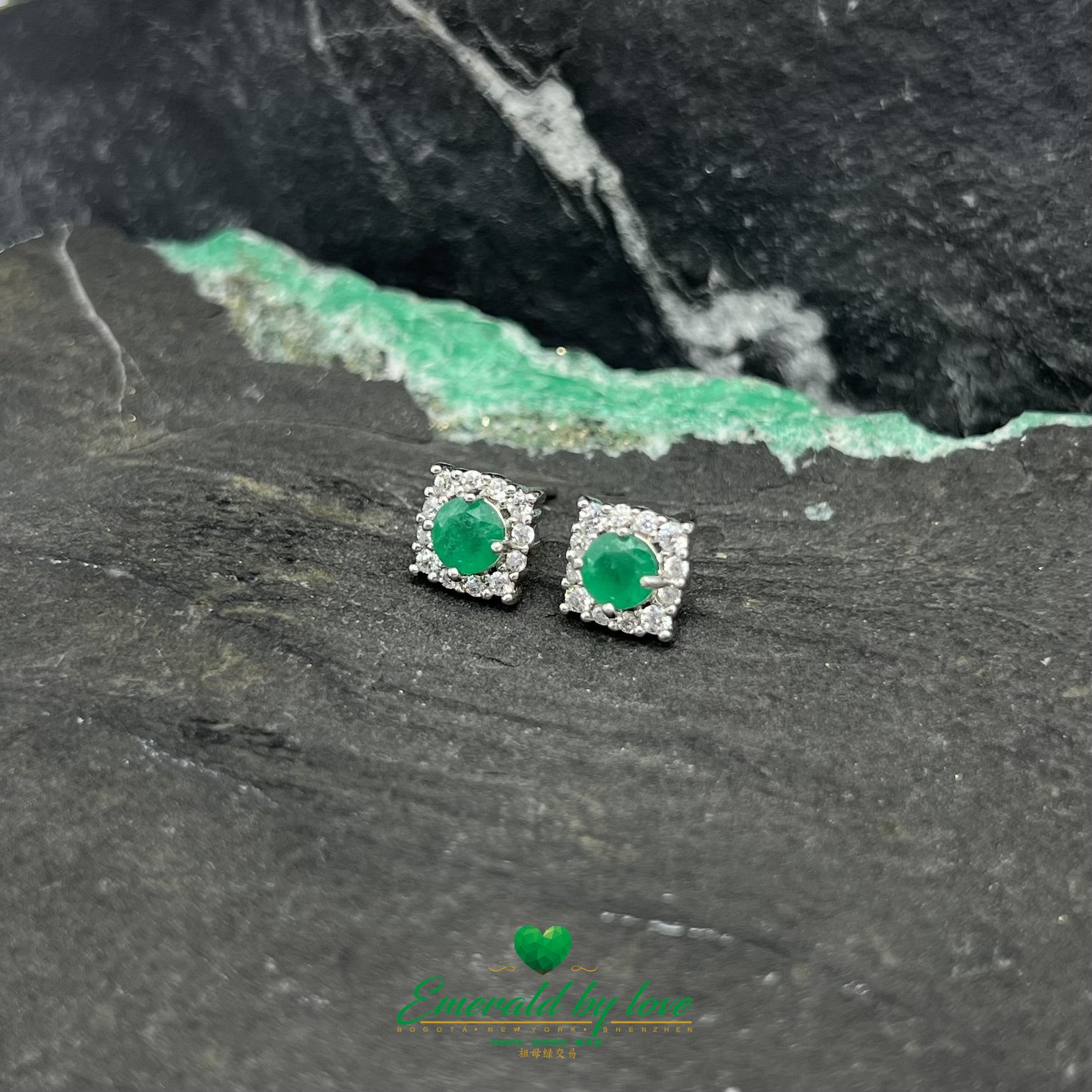 Square Sterling Silver Earrings with Round Central Emerald