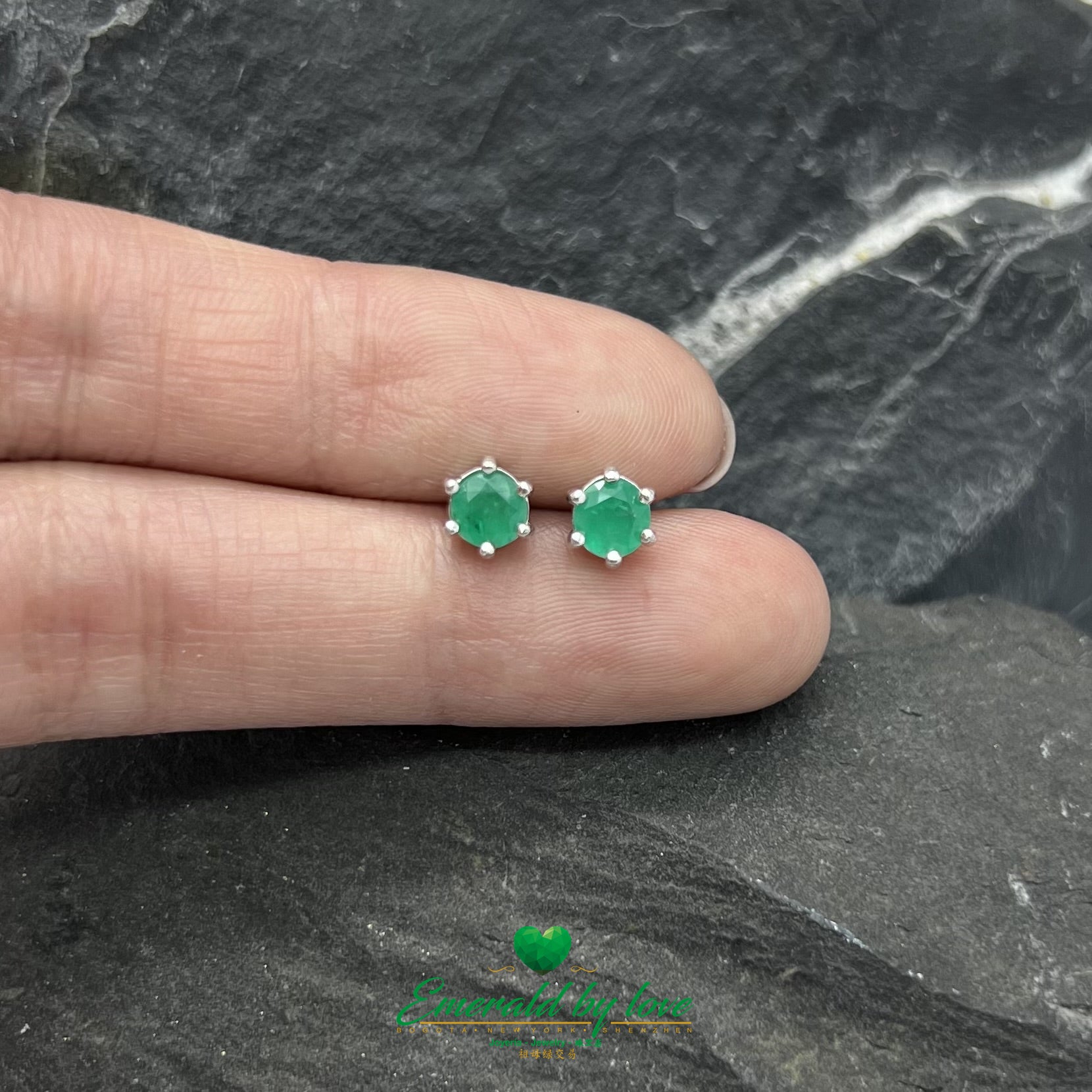Simple Six-Prong Sterling Silver Stud Earrings with Round Central Emerald