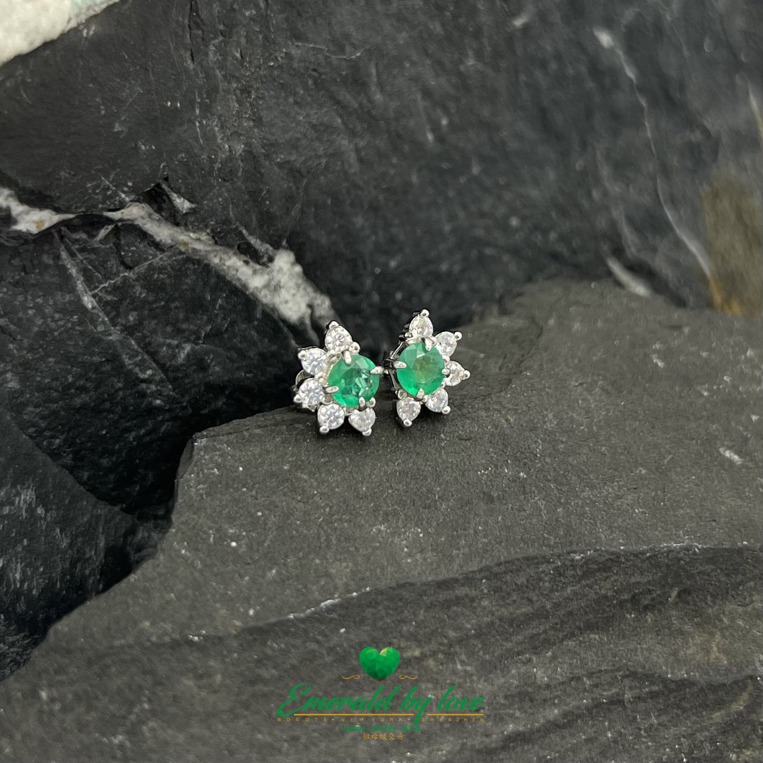 Beautiful Half-Flower Sterling Silver Earrings with Central Round Emerald