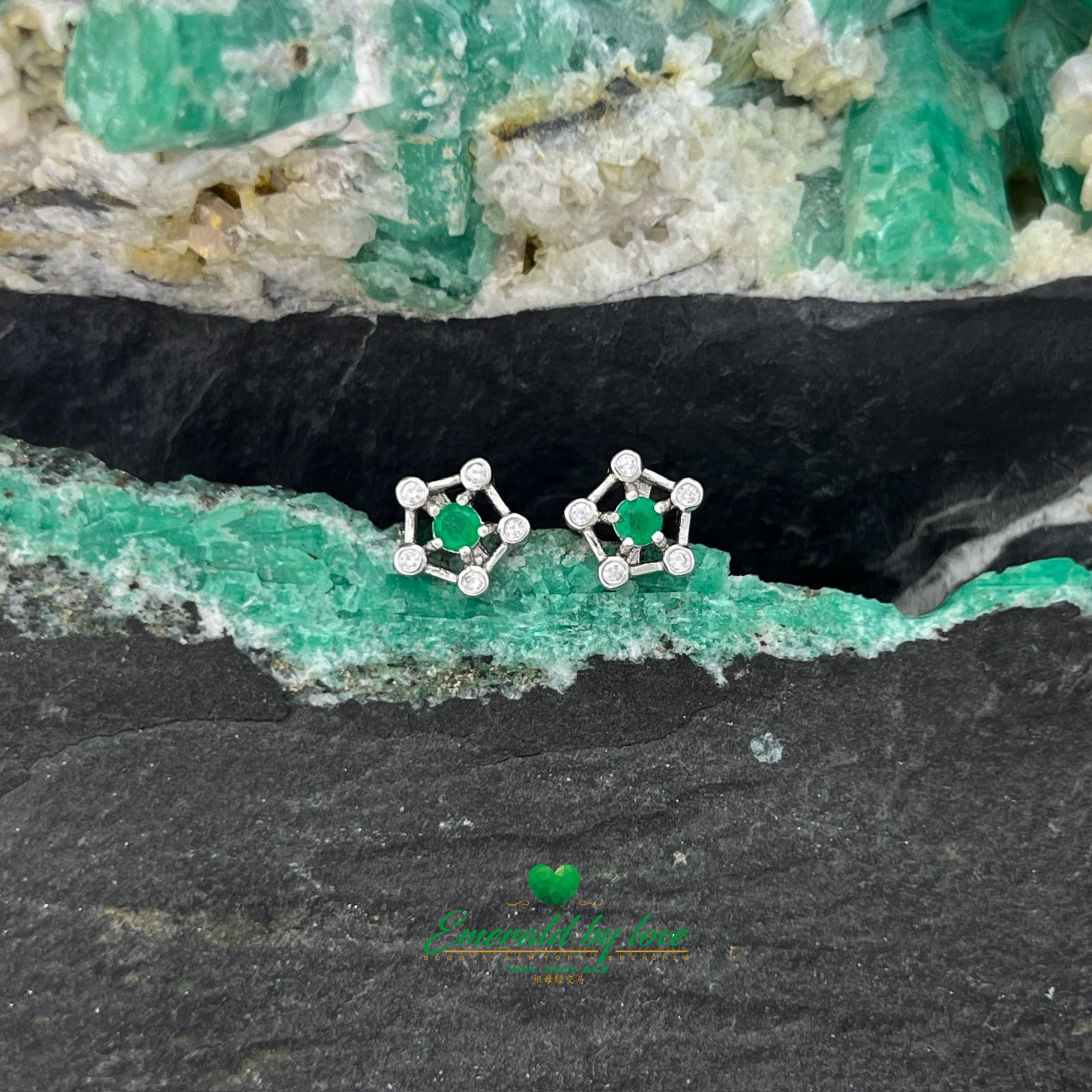 Silver Star Earrings with Rounded Tips and Central Round Emerald