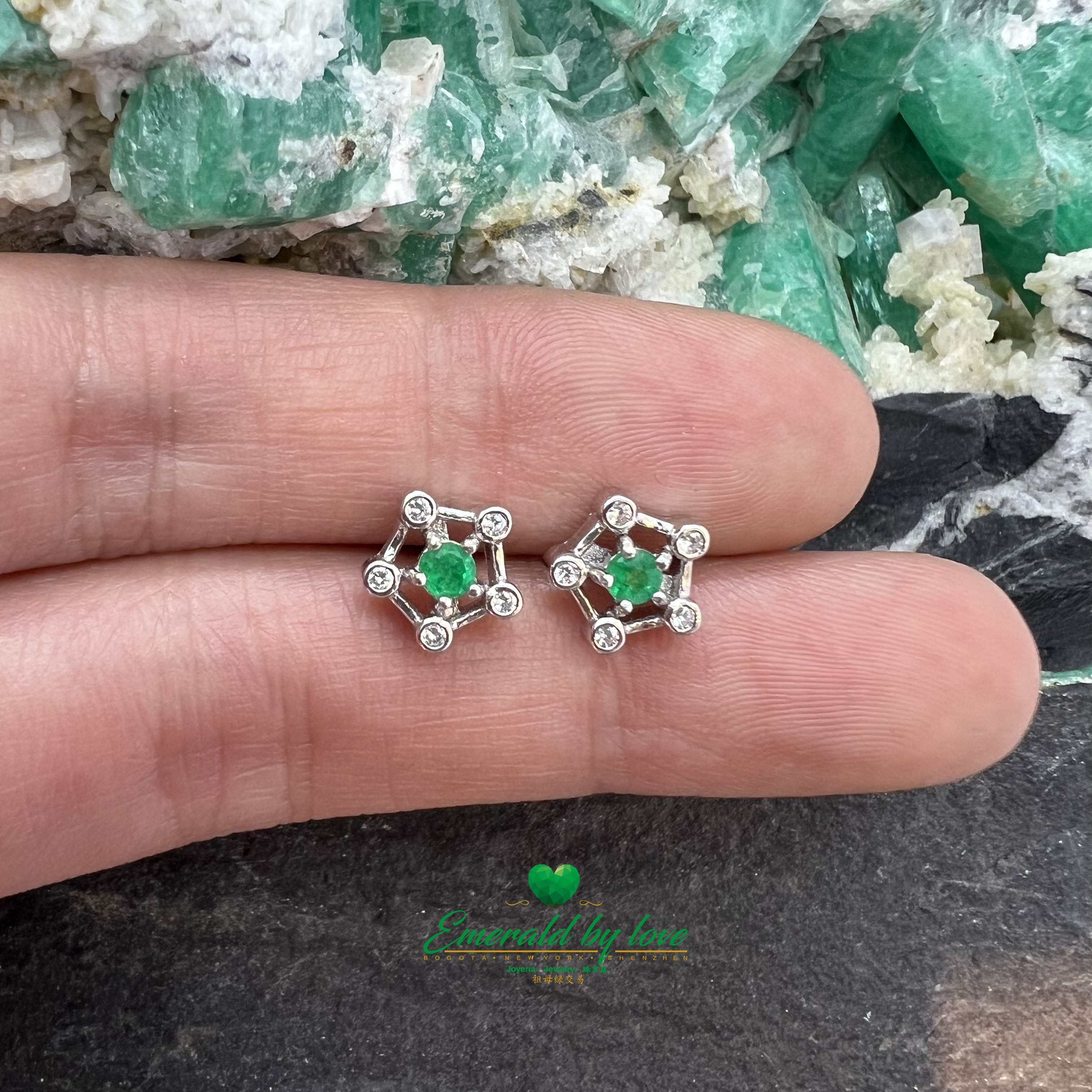 Silver Star Earrings with Rounded Tips and Central Round Emerald