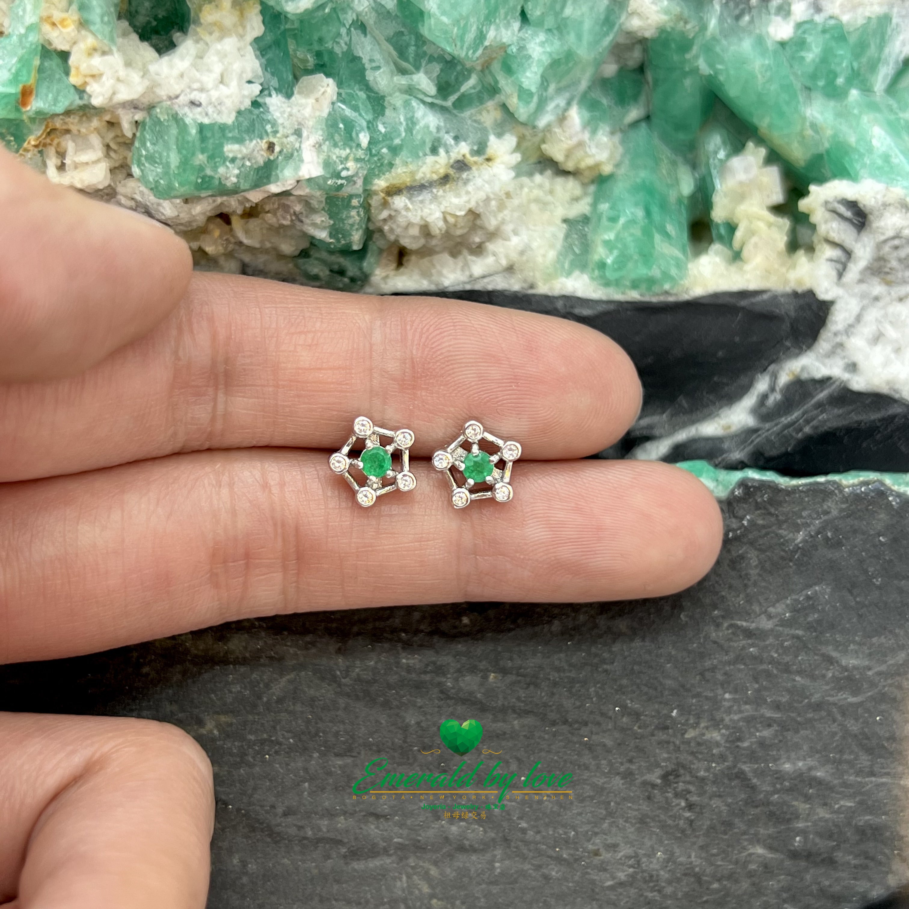 Silver Star Earrings with Rounded Tips and Central Round Emerald