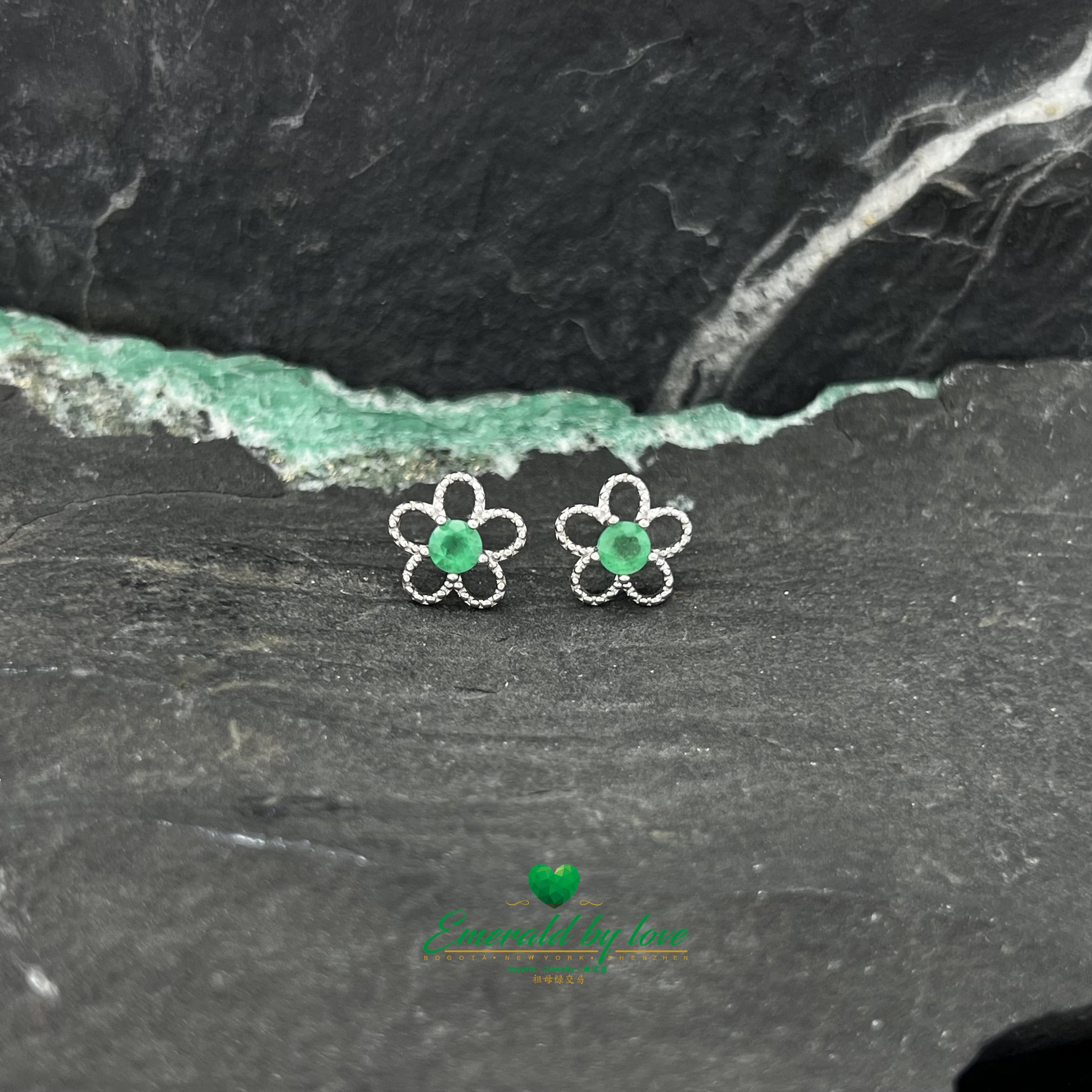 Open Flower Sterling Silver Earrings with Central Round Emerald