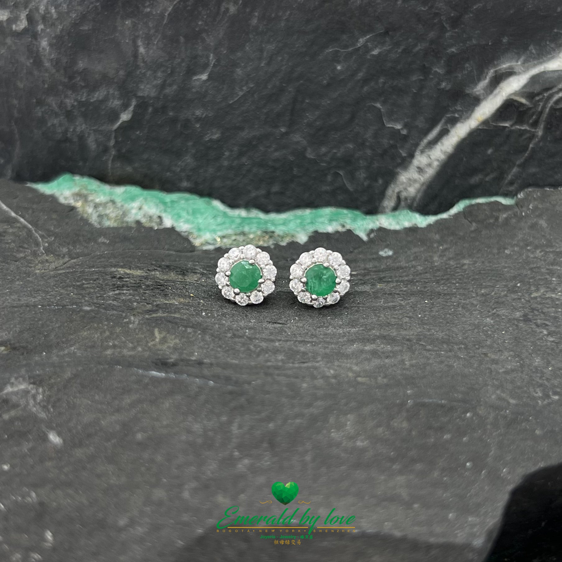 Round Flower Earrings with Central Emerald Surrounded by Zirconia