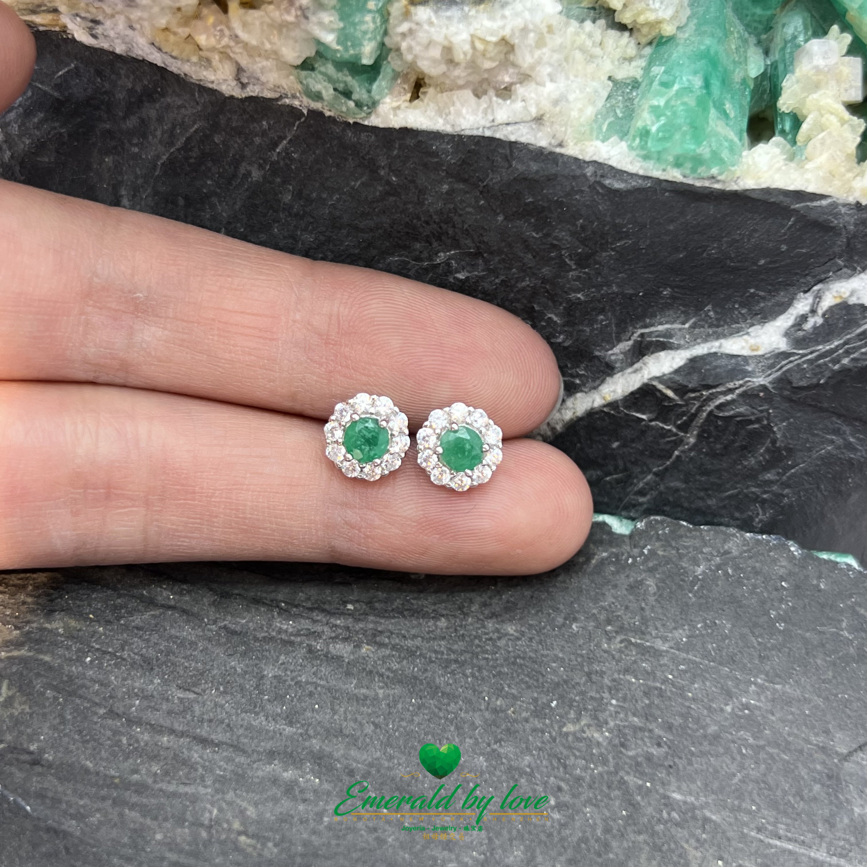 Round Flower Earrings with Central Emerald Surrounded by Zirconia