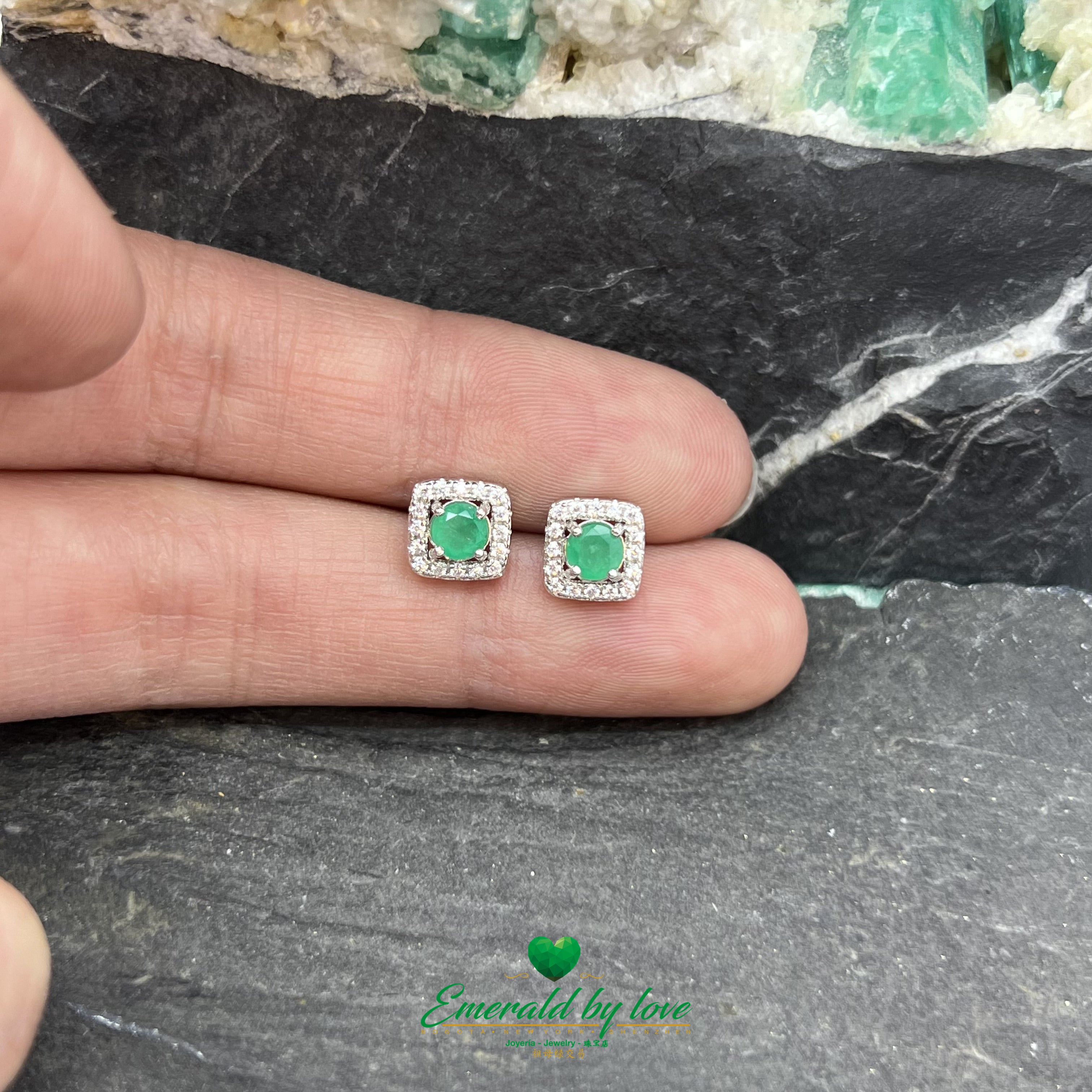 Stylish Medium Square Earrings with Central Round Emerald